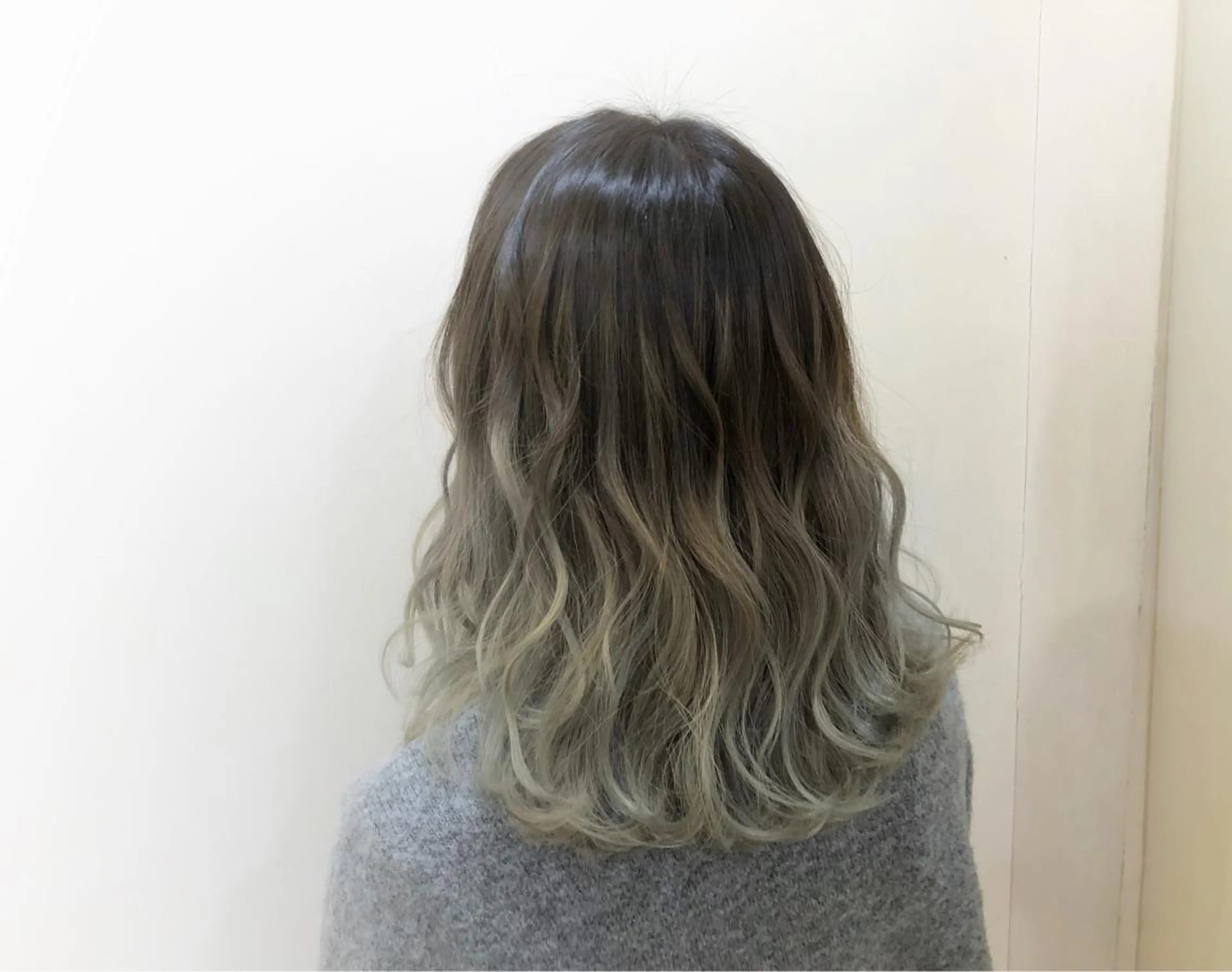 ミディアム カラー 服部 樹季のヘアスタイル