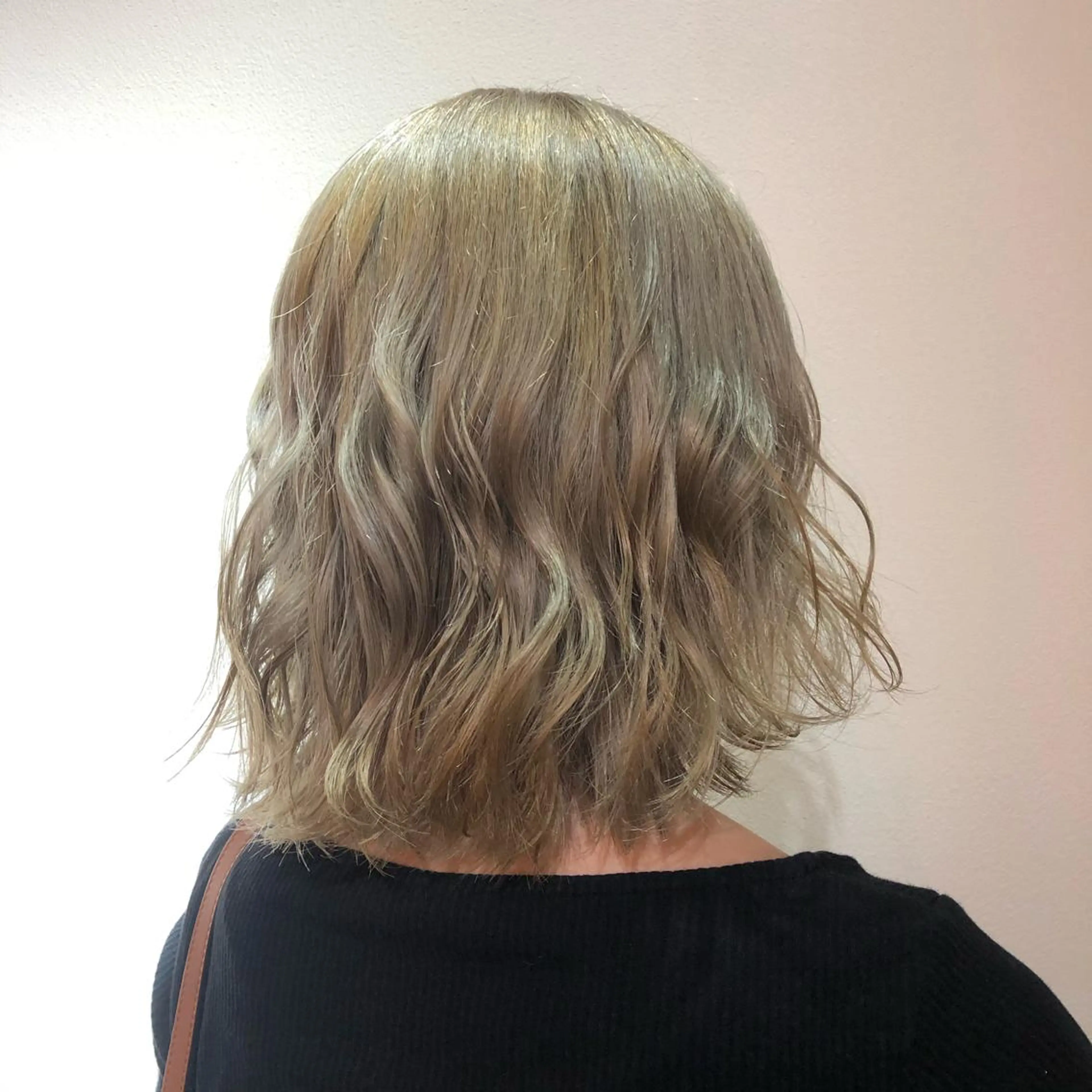 カラー ベージュカラー ハイトーンカラー ハイトーンベージュ ヘアカラー トリートメント FERIAあべの KARINのヘアスタイル