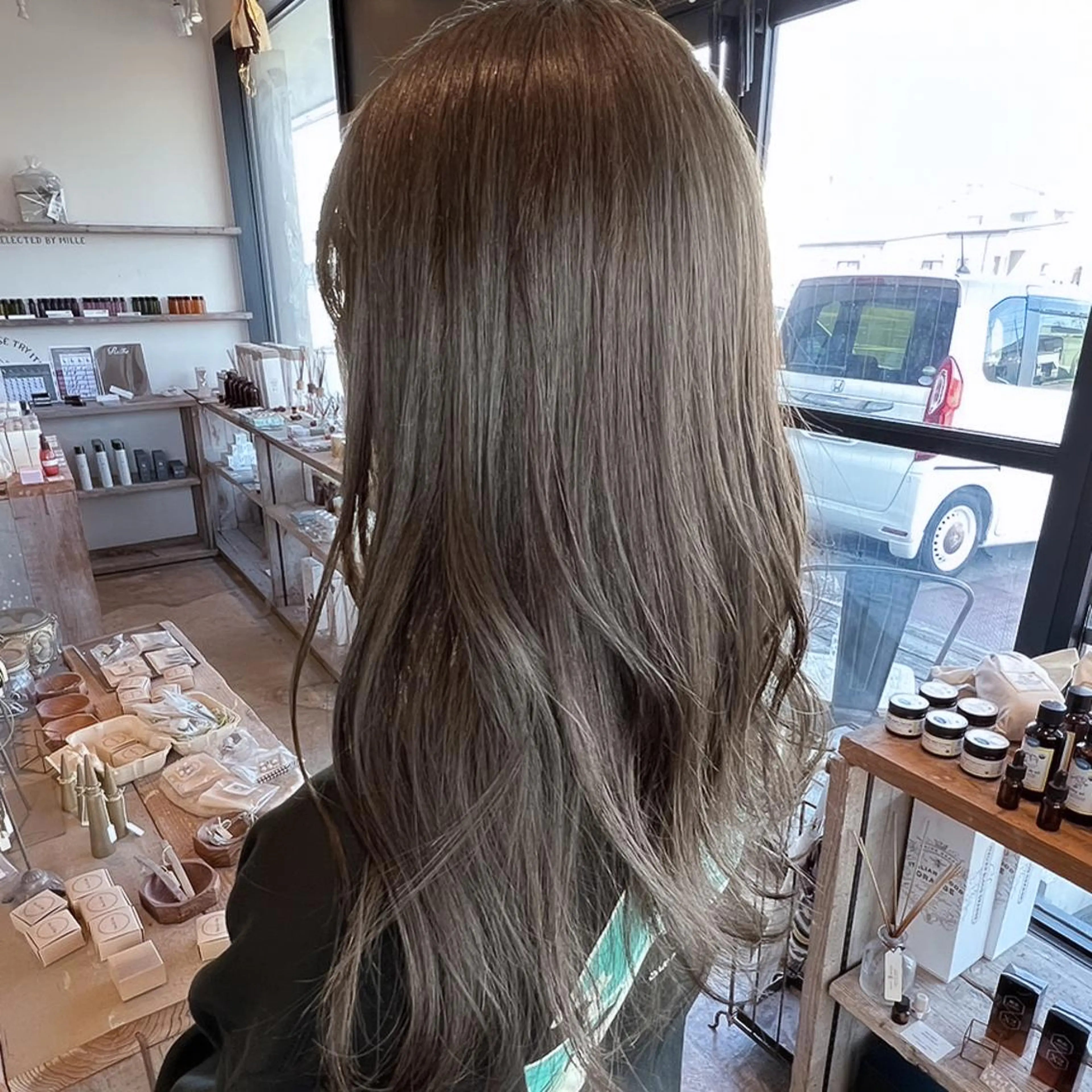 ロング カラー 透明感カラー/パーマ 🌀アオノアユミのヘアスタイル