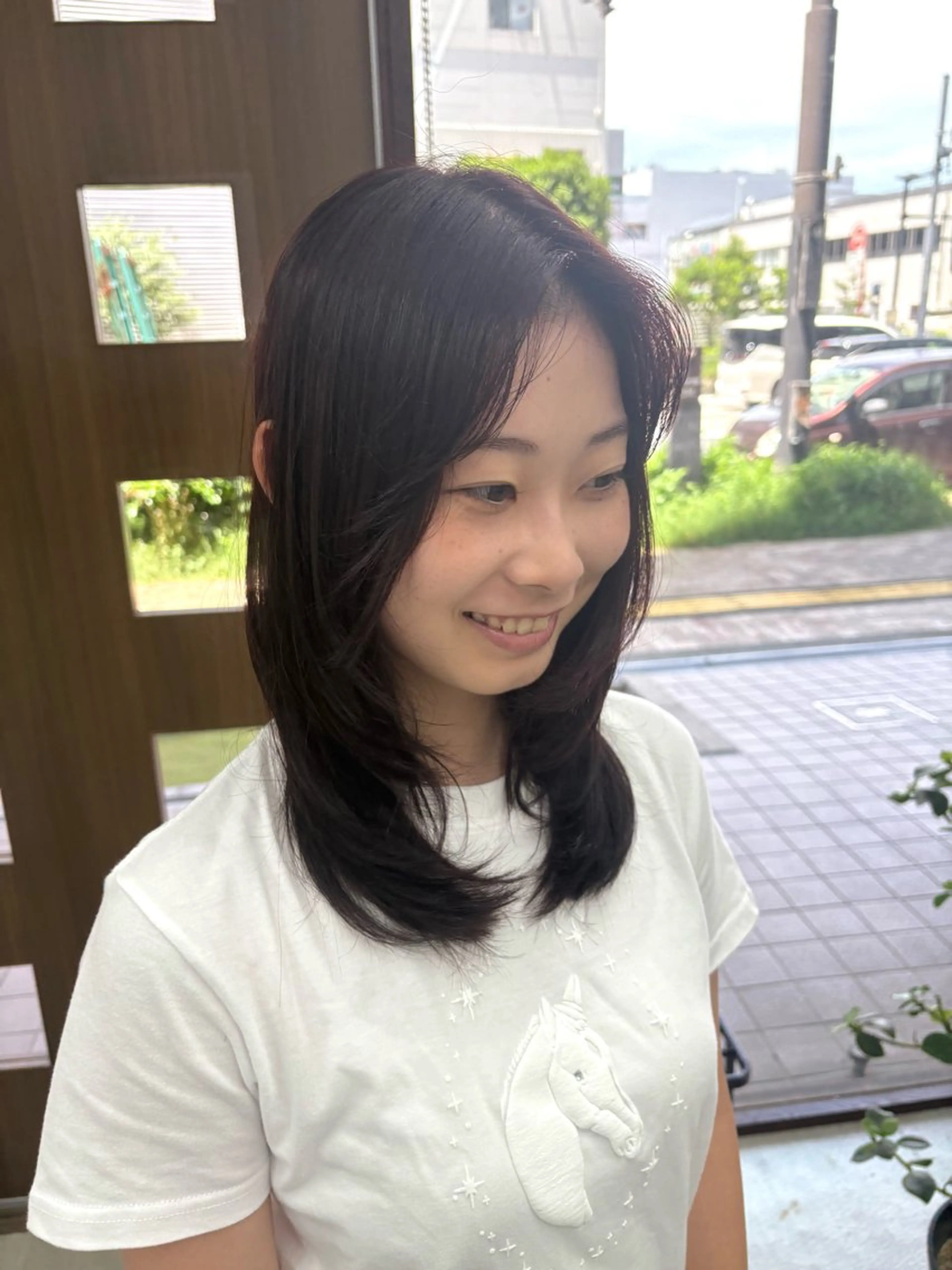 ミディアム くびれヘア 顔まわりレイヤー 顔周りカット レイヤーカット 外ハネヘア カット ヘアカラー トリートメント 月野涼風 /レイヤーカットのヘアスタイル
