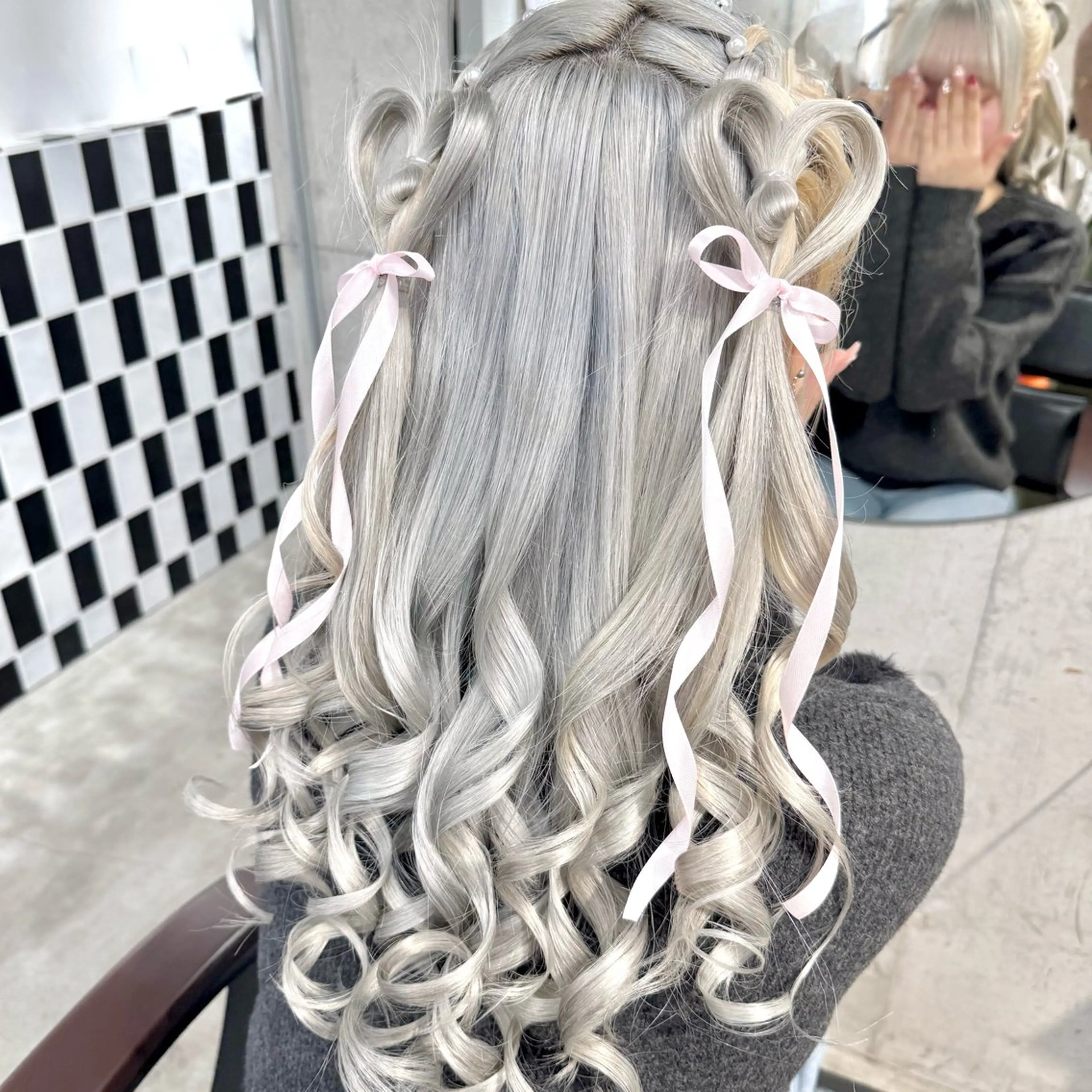 ロング カラー パーマ ヘアアレンジ メンズ キッズ 結婚式・ブライダル 子どものヘアアレンジ ヘアセット ハイトーン/ピンク 💗モモ໒꒱のヘアスタイル