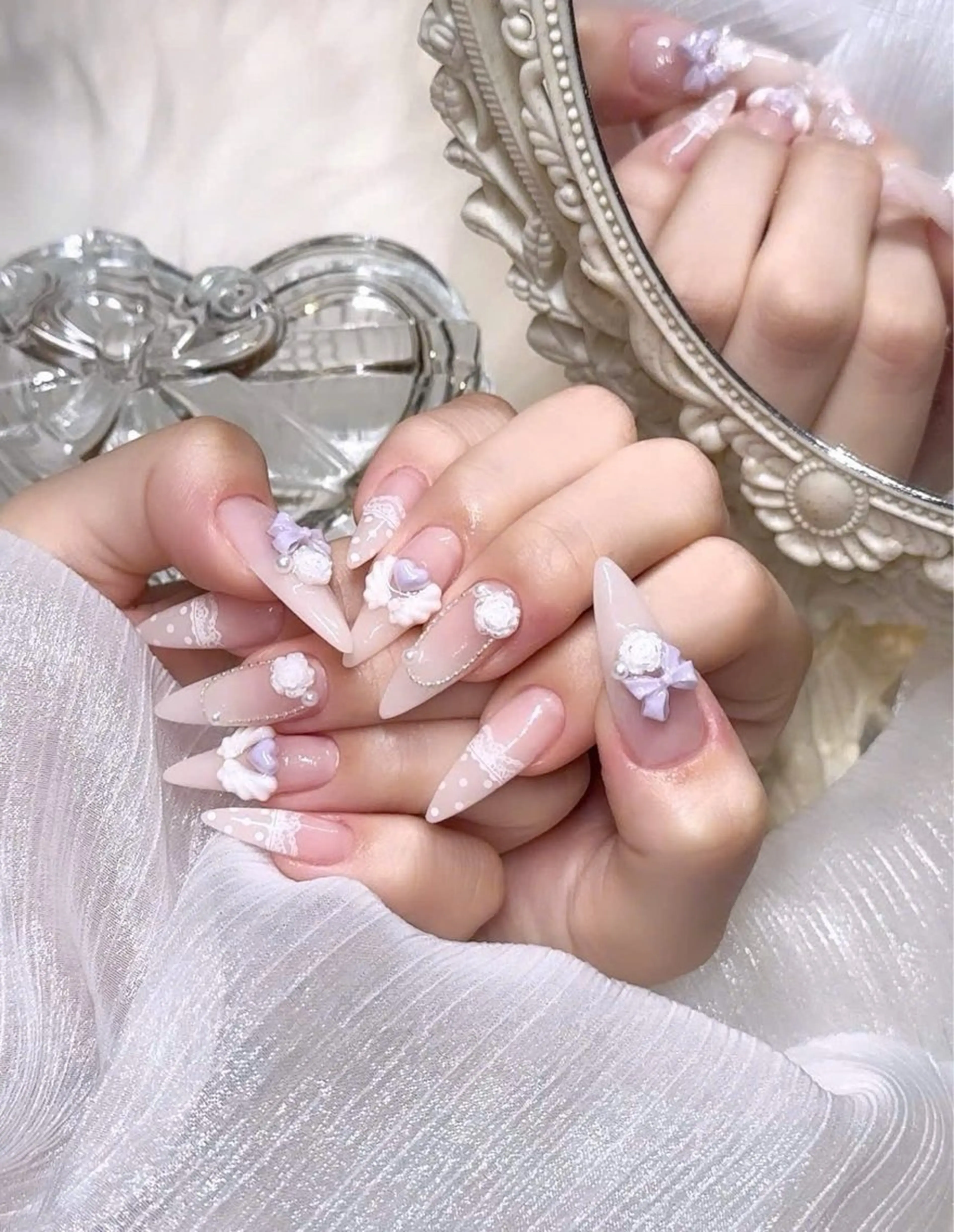 ネイル フラッシュネイル フレンチネイル グラデーション キラキラネイル 韓国ネイル ハンドネイル Lyna Nail のネイルデザイン