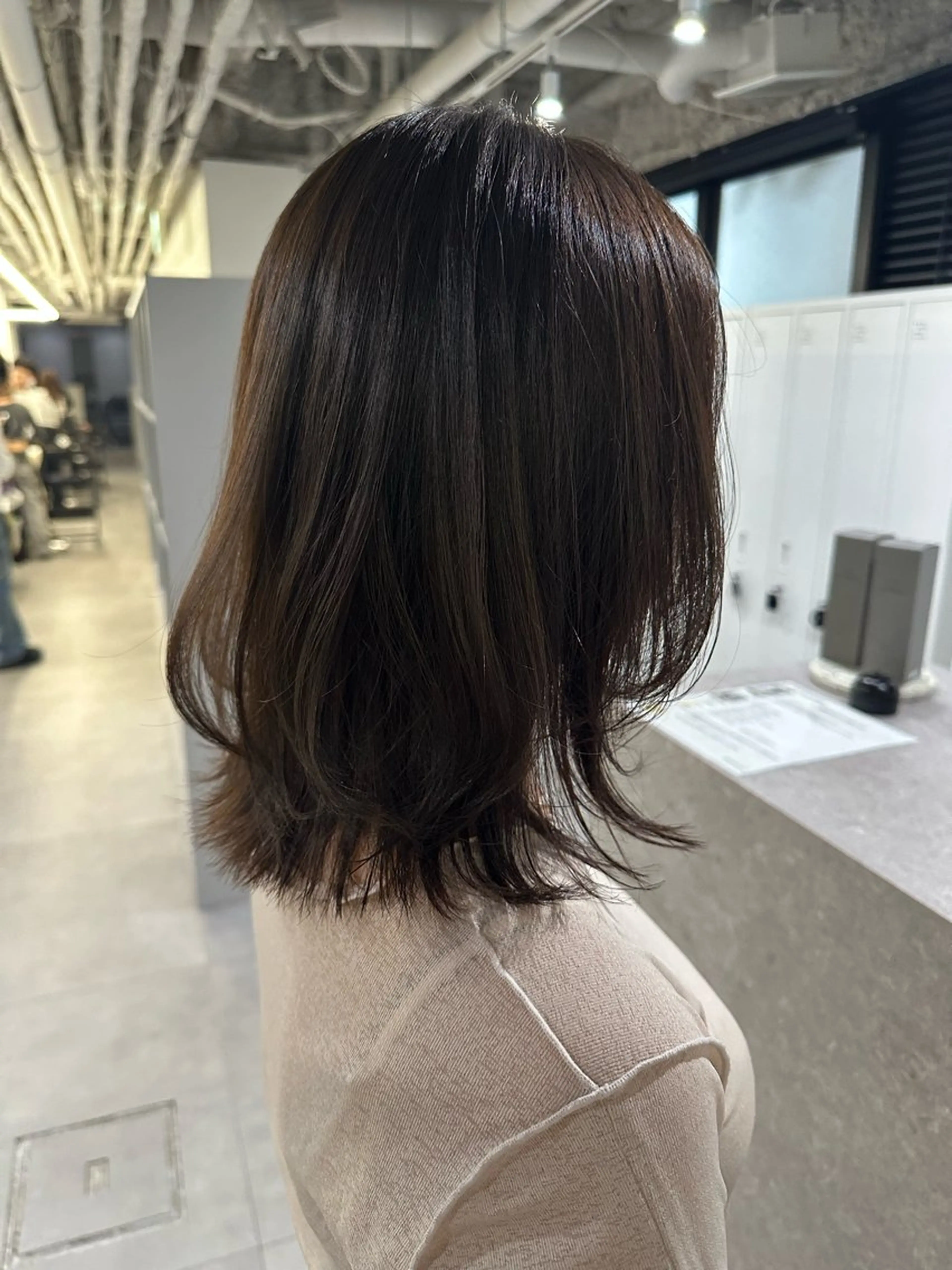 ミディアム カット ヘアカラー トリートメント アンニュイヘア/ 顔周りカット/眞弓萌のヘアスタイル