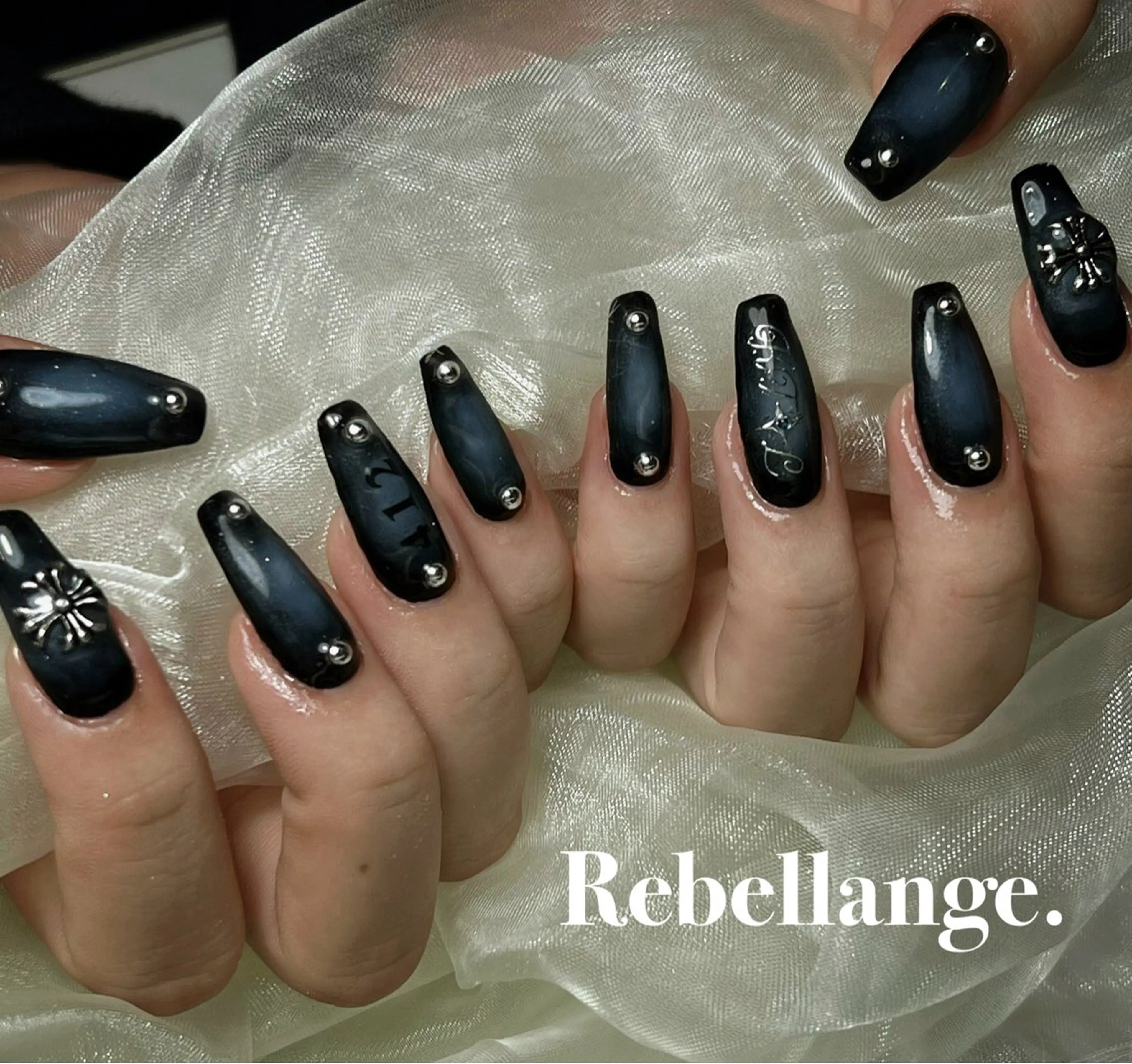 ネイル ハンドネイル Rebellange n.のネイルデザイン