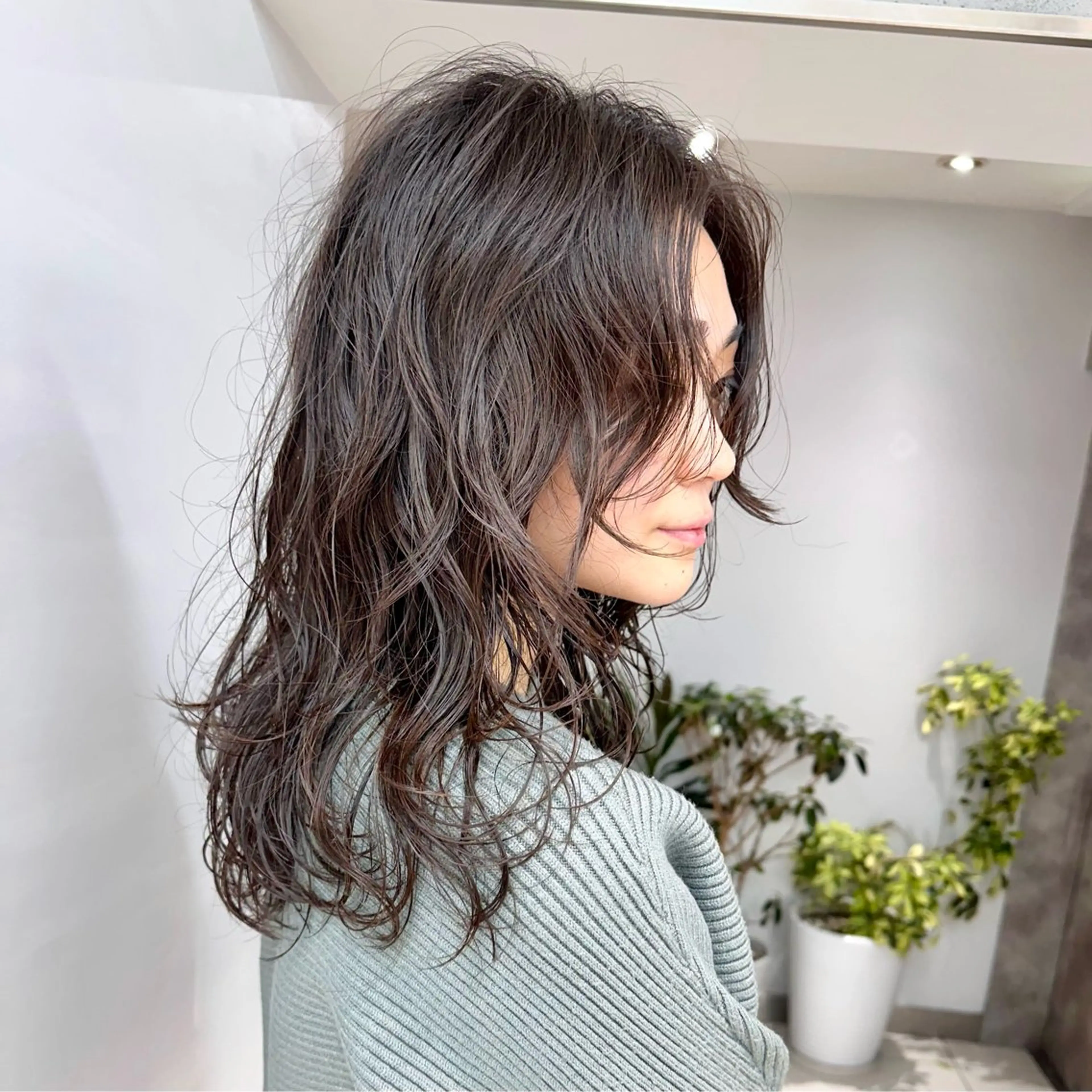 セミロング パーマ カット ヘアカラー パーマ 透け感カラー 🌱いわさきのヘアスタイル