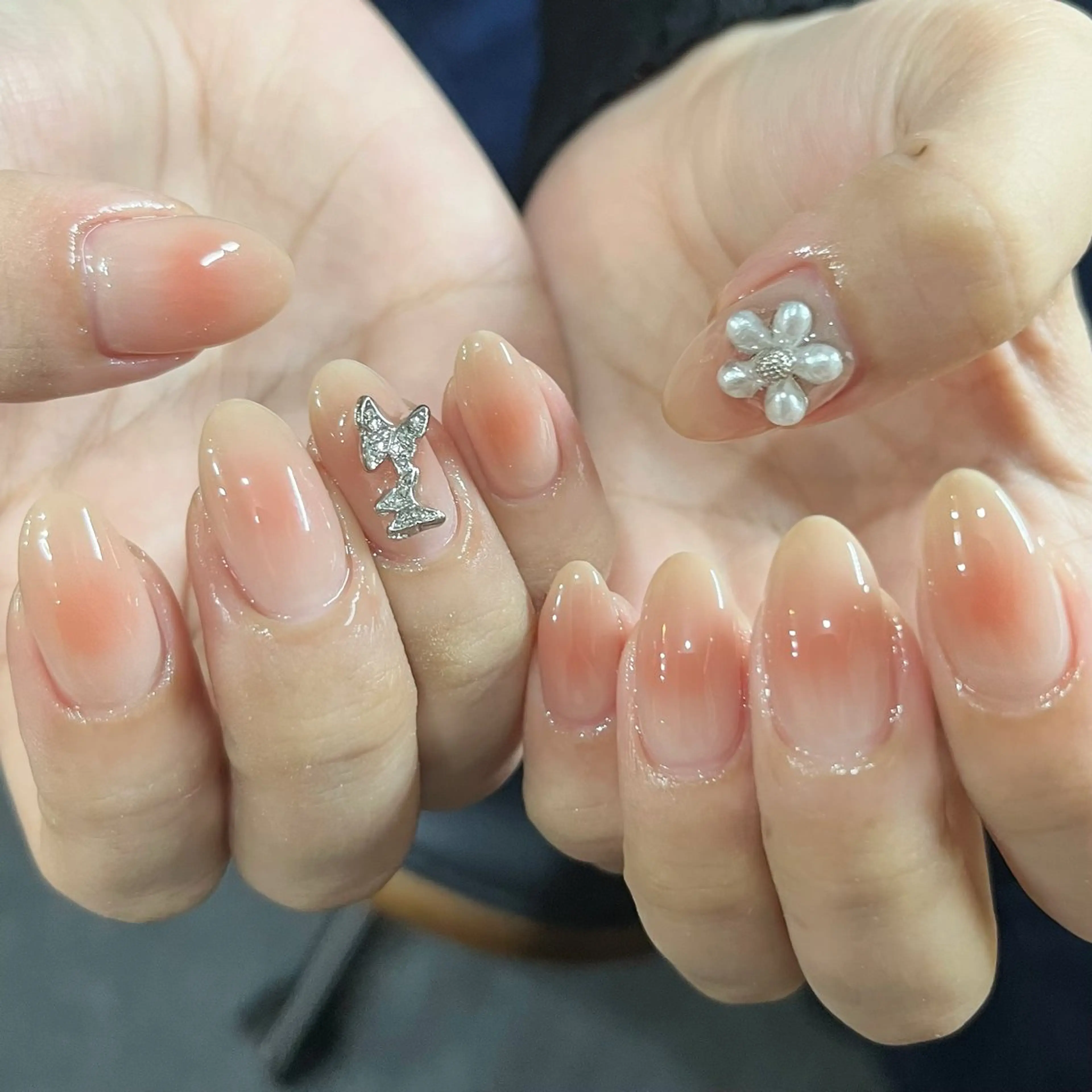 ネイル チークネイル フラワーネイル ガーリー オフィスネイル ピンク ハンドネイル ハンドケア 🎀NAIL🎀 AI🪄︎︎◝✩のネイルデザイン