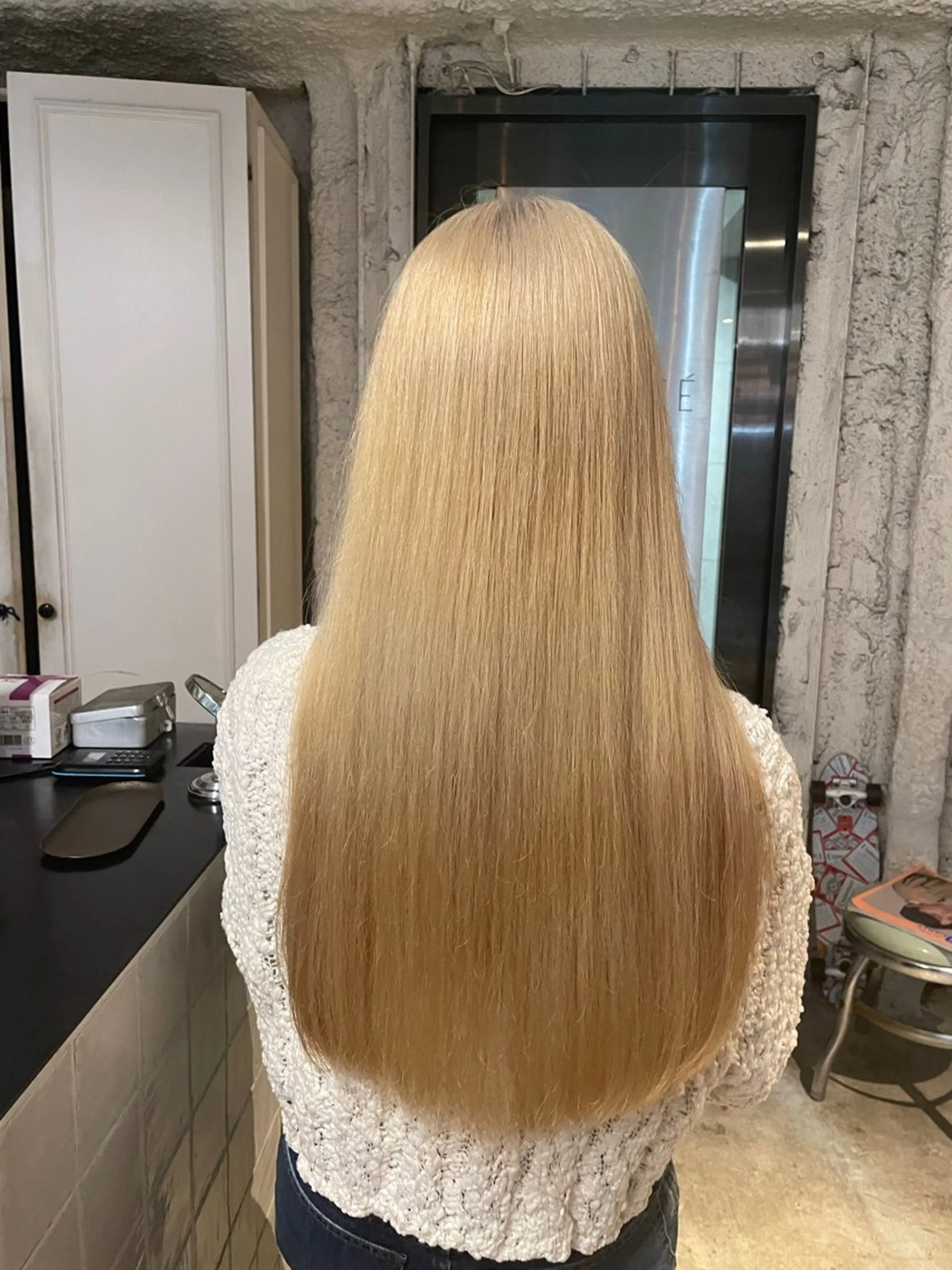 ロング カラー ブロンド ハイトーンカラー ホワイトブロンド Charumante所属・マンツーマン 髪質改善　工藤のヘアスタイル