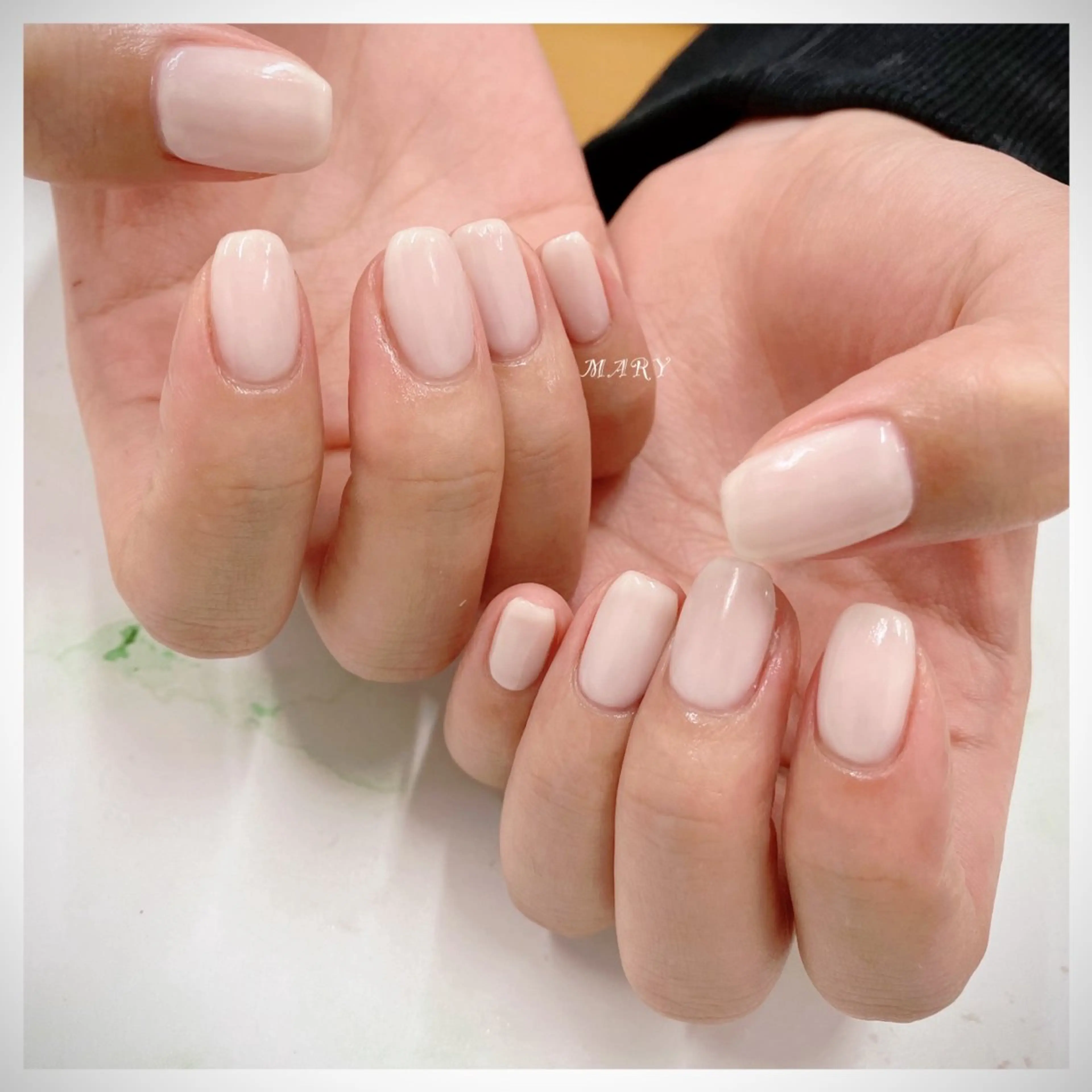 ネイル ニュアンスネイル ワンカラーネイル シンプルネイル スクエアネイル ホワイト ハンドネイル Mary nail所属・Mary nail .narumiのネイルデザイン
