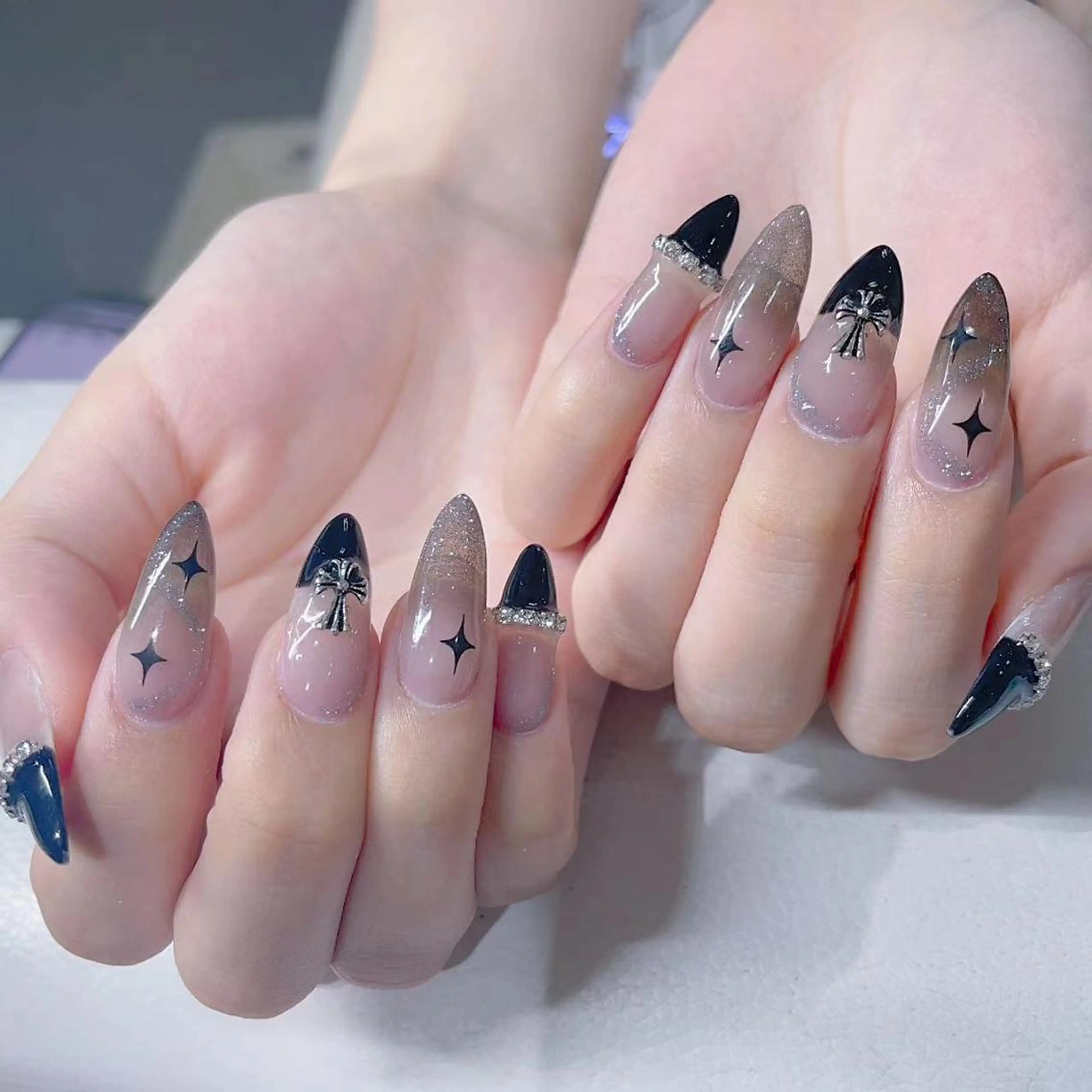 ネイル ハンドネイル Queens ciciのネイルデザイン