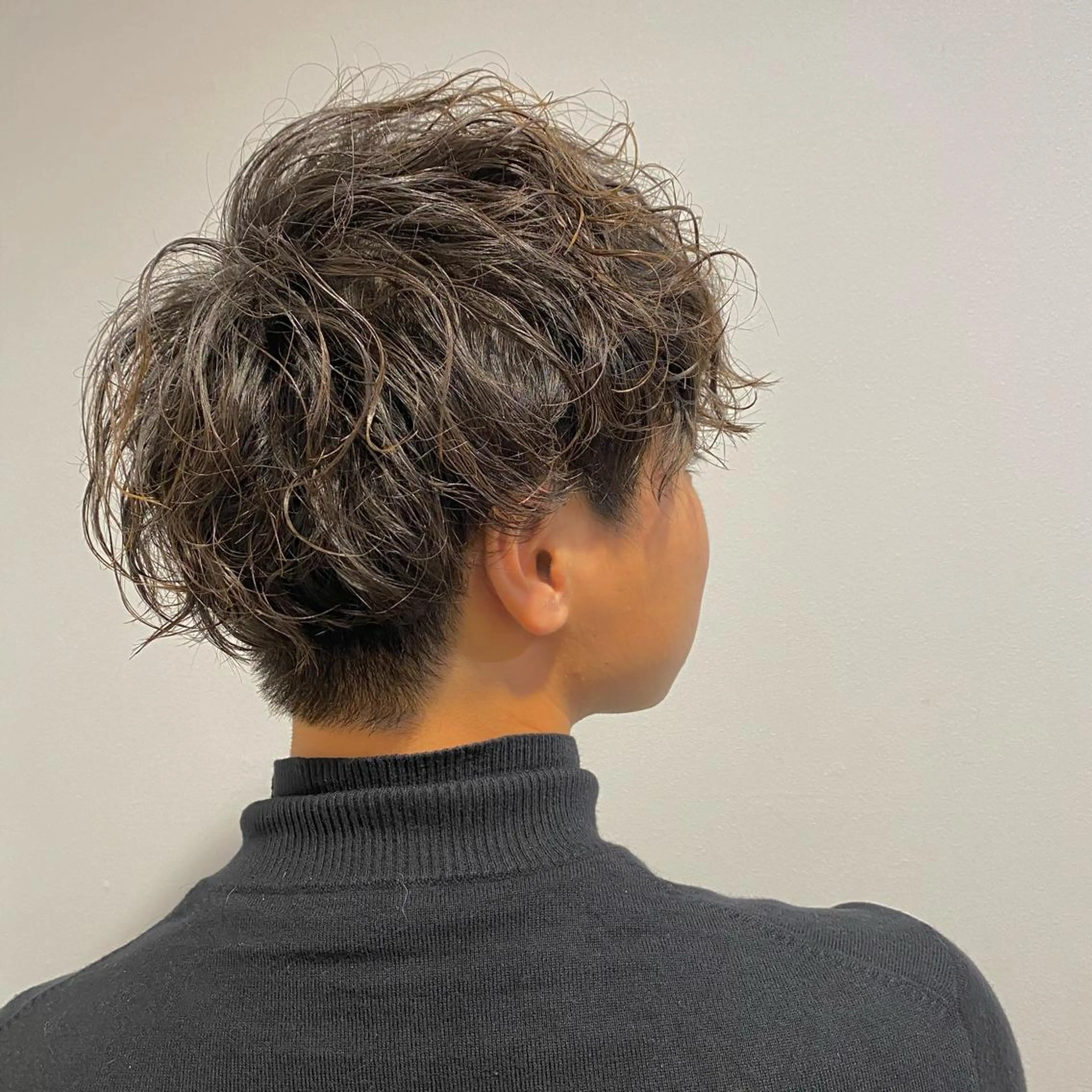 ショート パーマ メンズ メンズパーマ ツイストスパイラルパーマ スパイラルパーマ メンズパーマ 西條真治のヘアスタイル