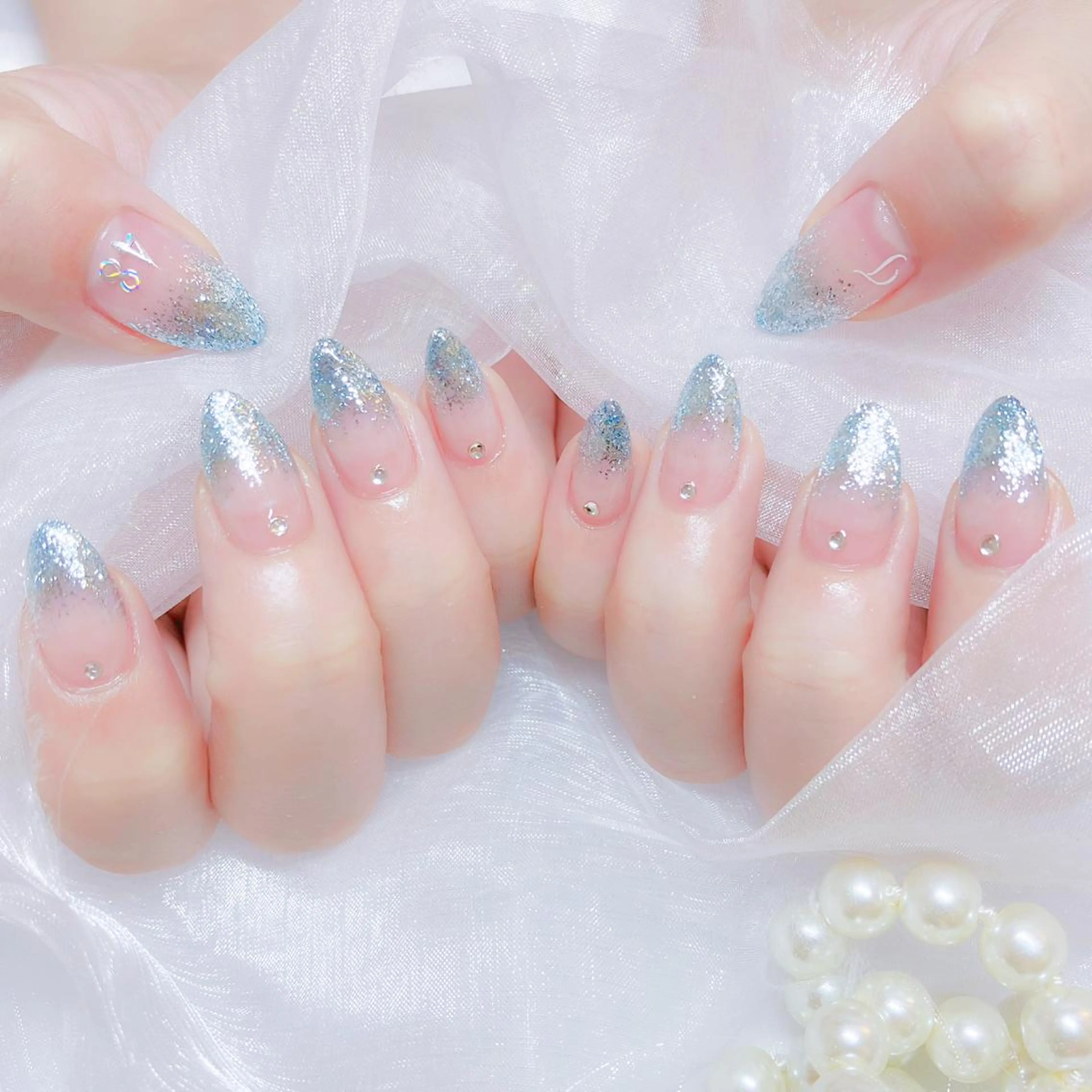 ネイル オーロラネイル フラッシュネイル ジェルネイル 氷ネイル・うるうるネイル キラキラネイル Amour baseのネイルデザイン