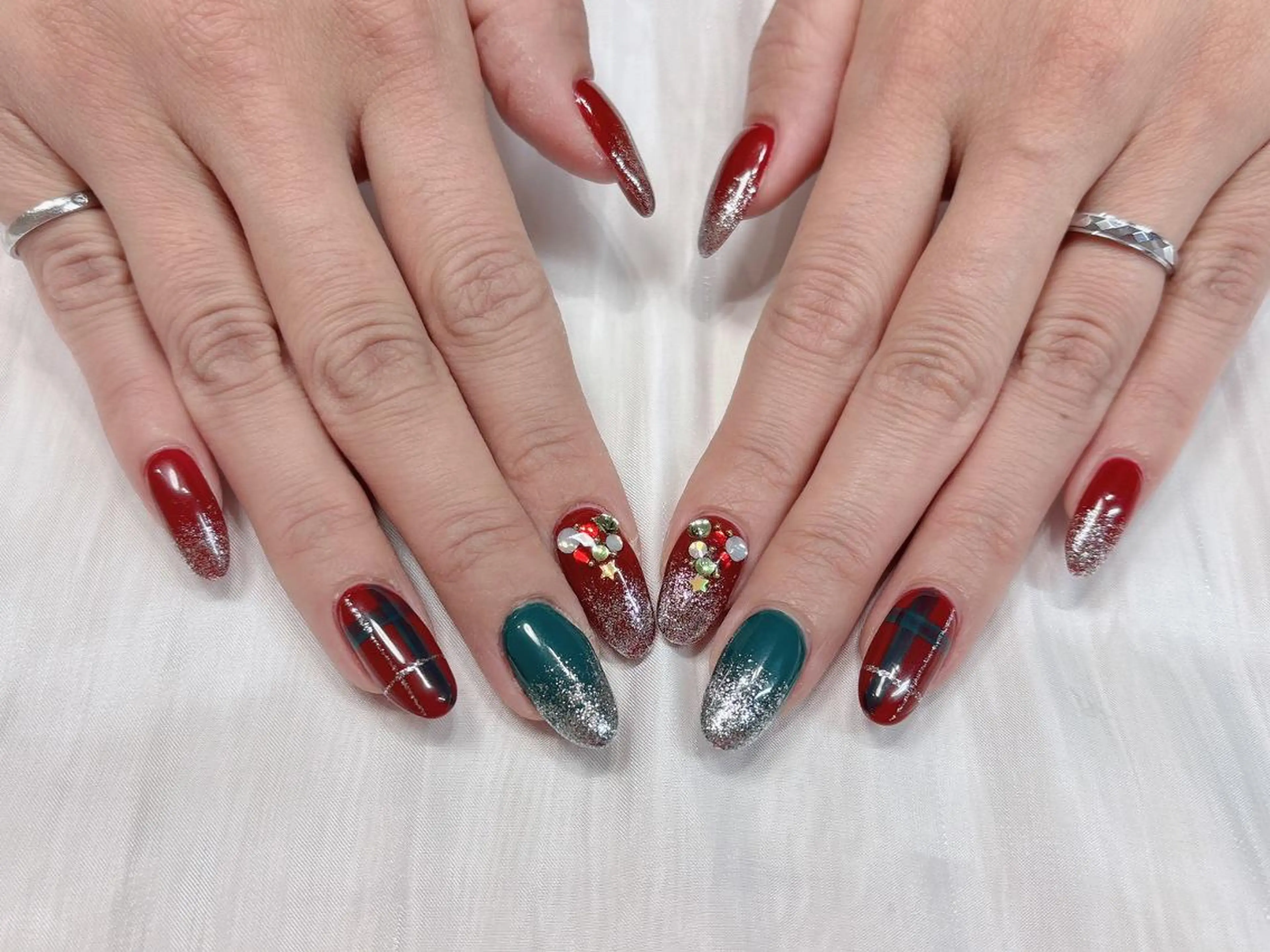 ネイル 冬ネイル クリスマス はあとねいる大橋店 RIOのネイルデザイン