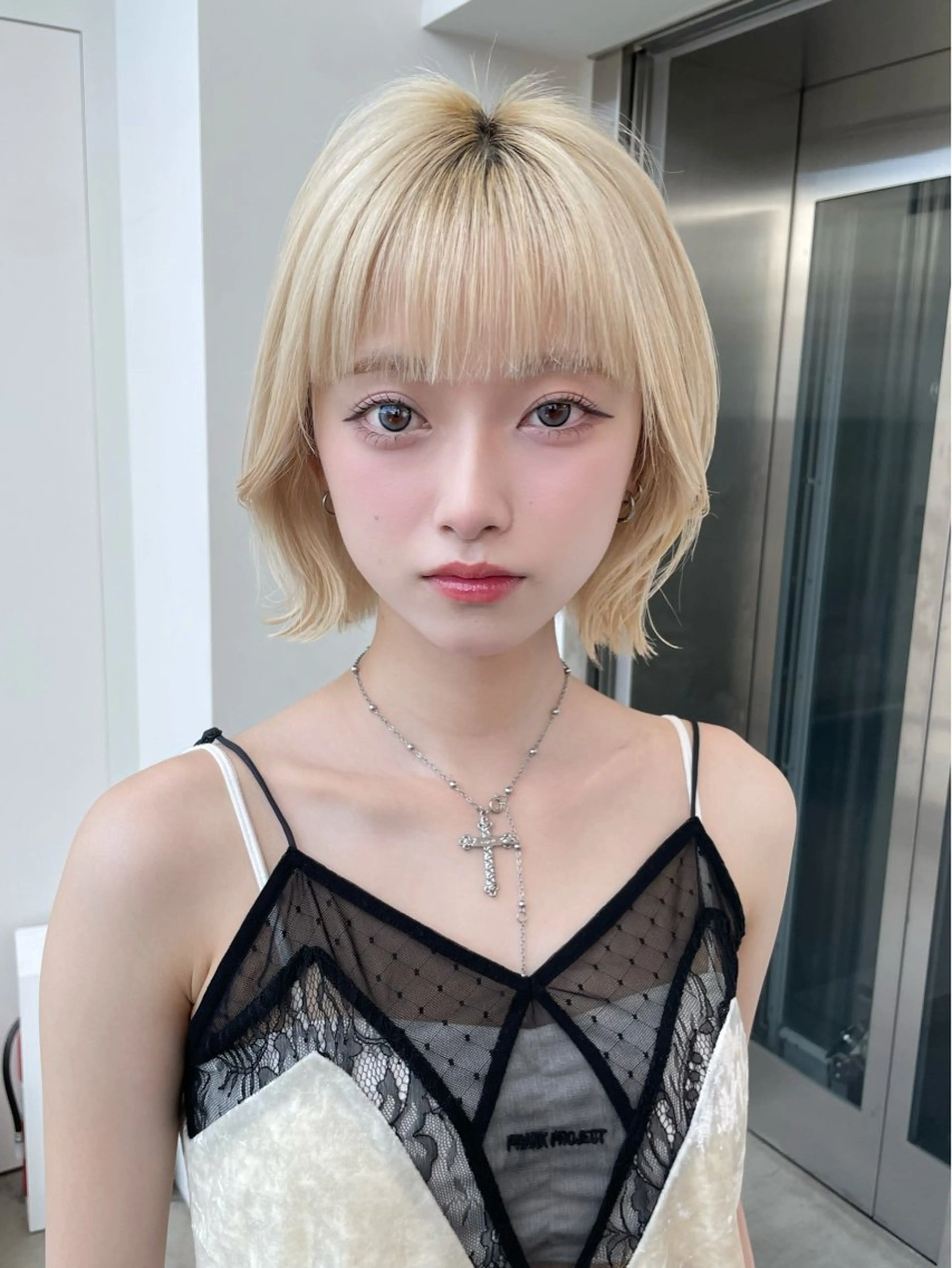 ミディアム カラー ヘアカラー トリートメント 💛美髪ハイトーン LEON🩶のヘアスタイル