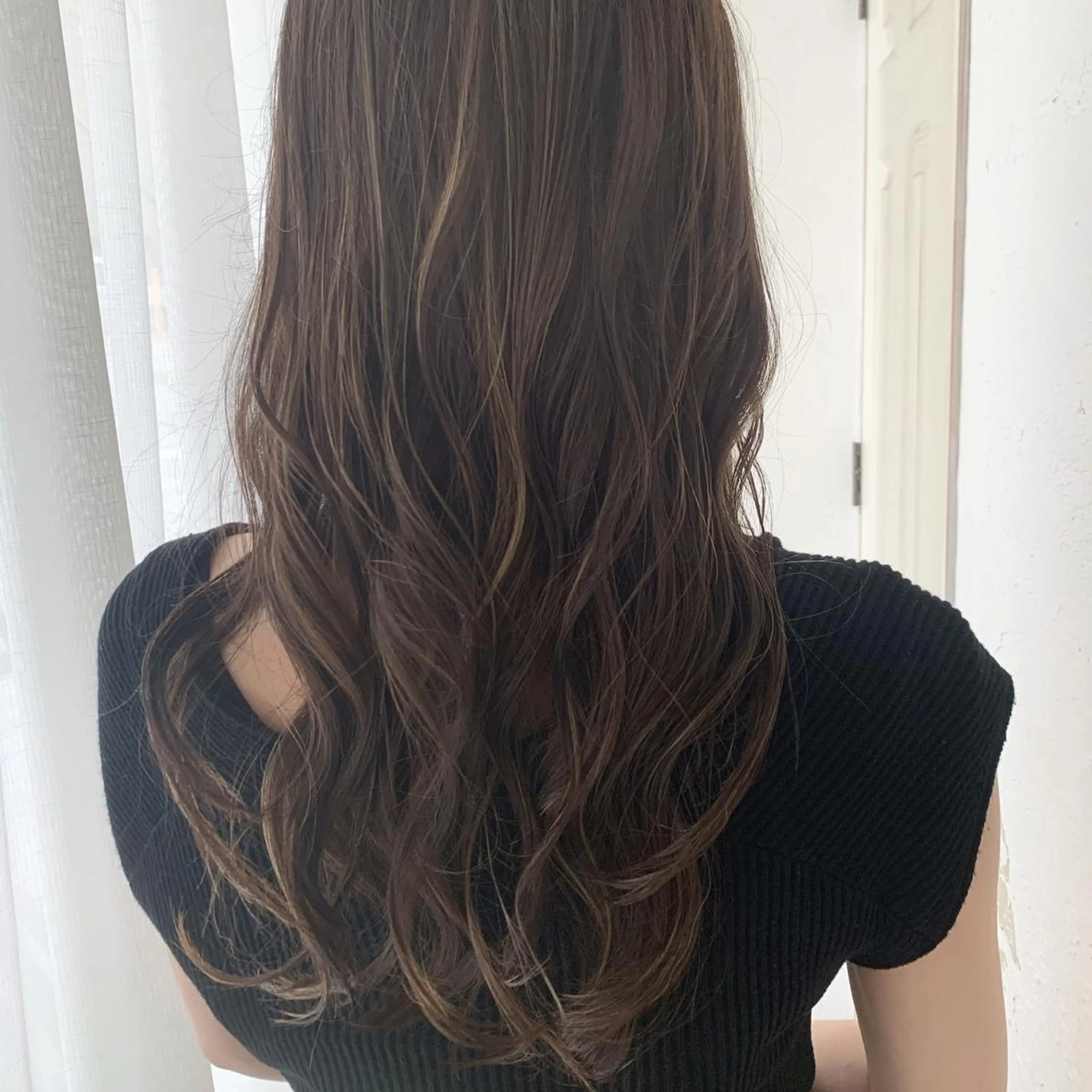 ロング カラー タナカ マナミのヘアスタイル