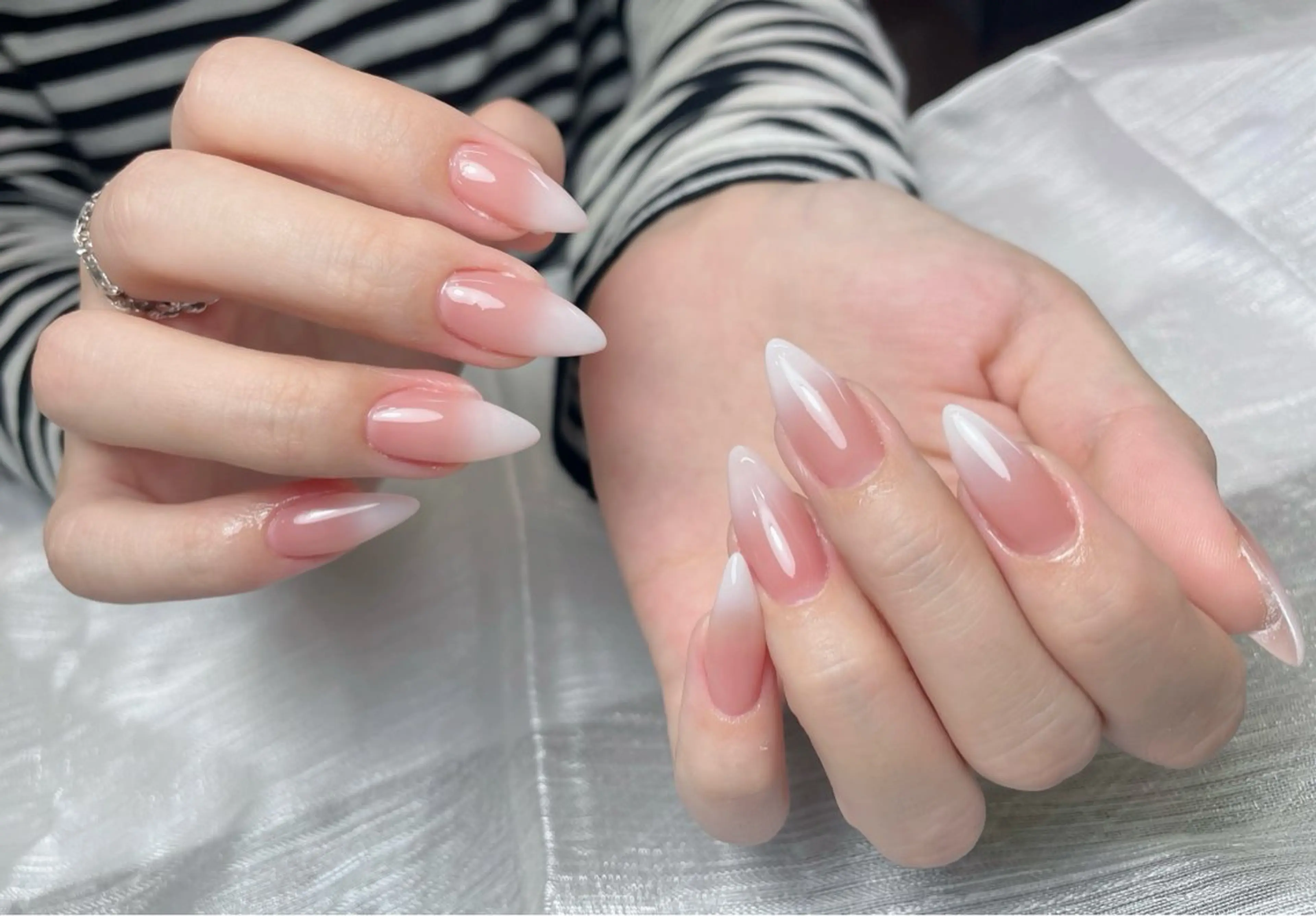 ネイル グラデーション ピンク ホワイト ハンドネイル MEO NAIL(メオネイル)所属・MEO NAILのネイルデザイン