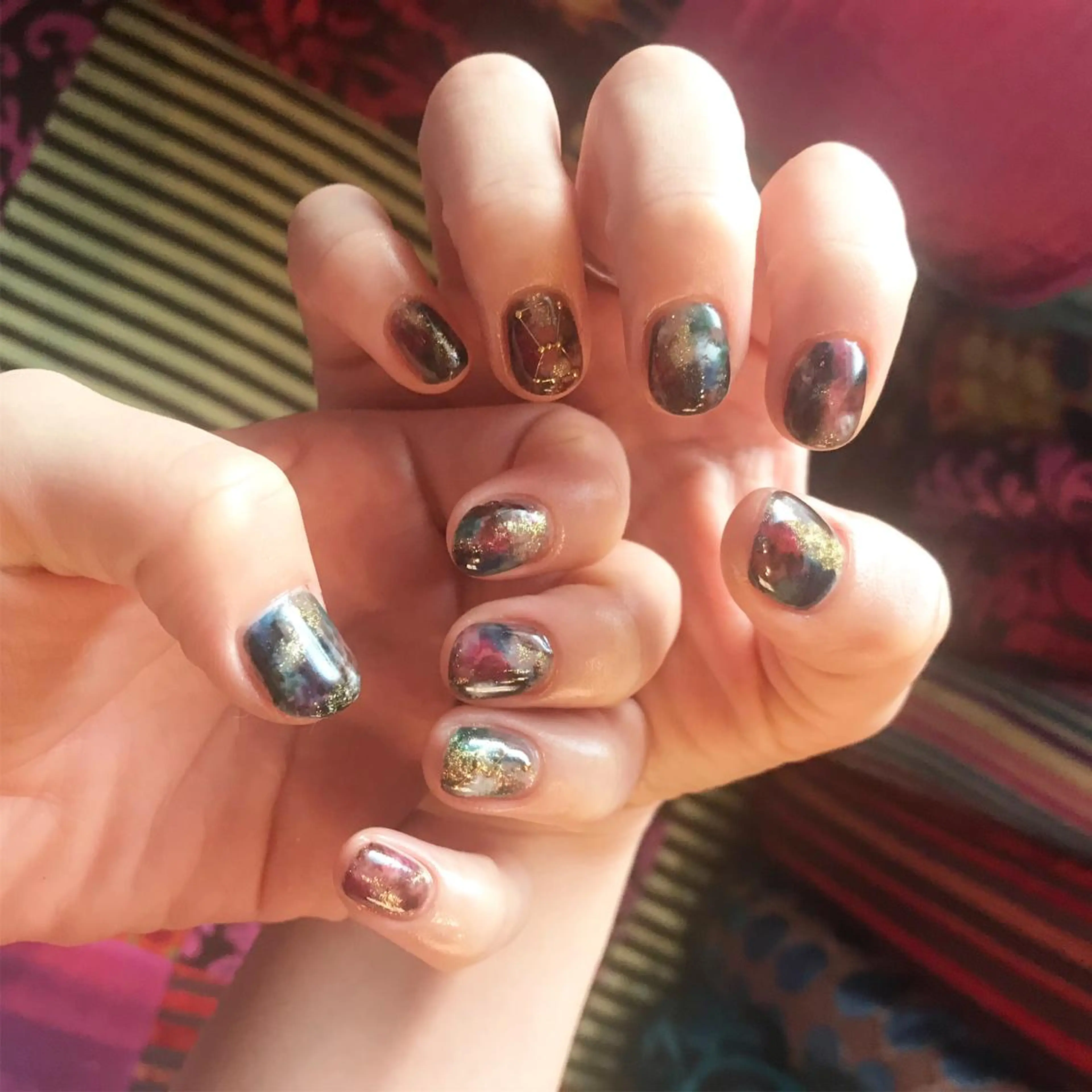 ネイル ハンドネイル キラキラ オメメのネイルデザイン