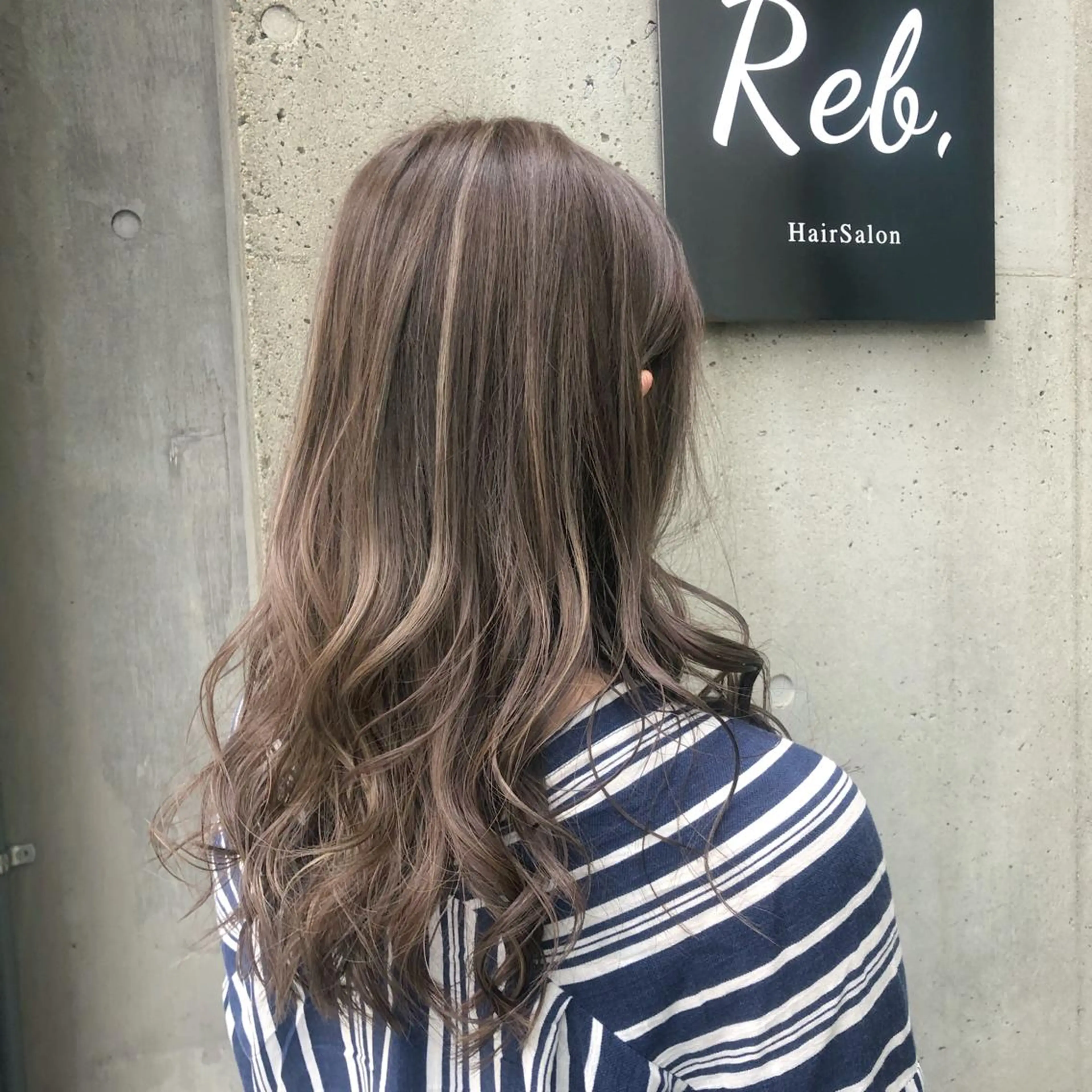 セミロング カラー キッズ ネイル ベージュカラー ハイライトカラー ハイライト カット ヘアカラー トリートメント 中山 天地のヘアスタイル