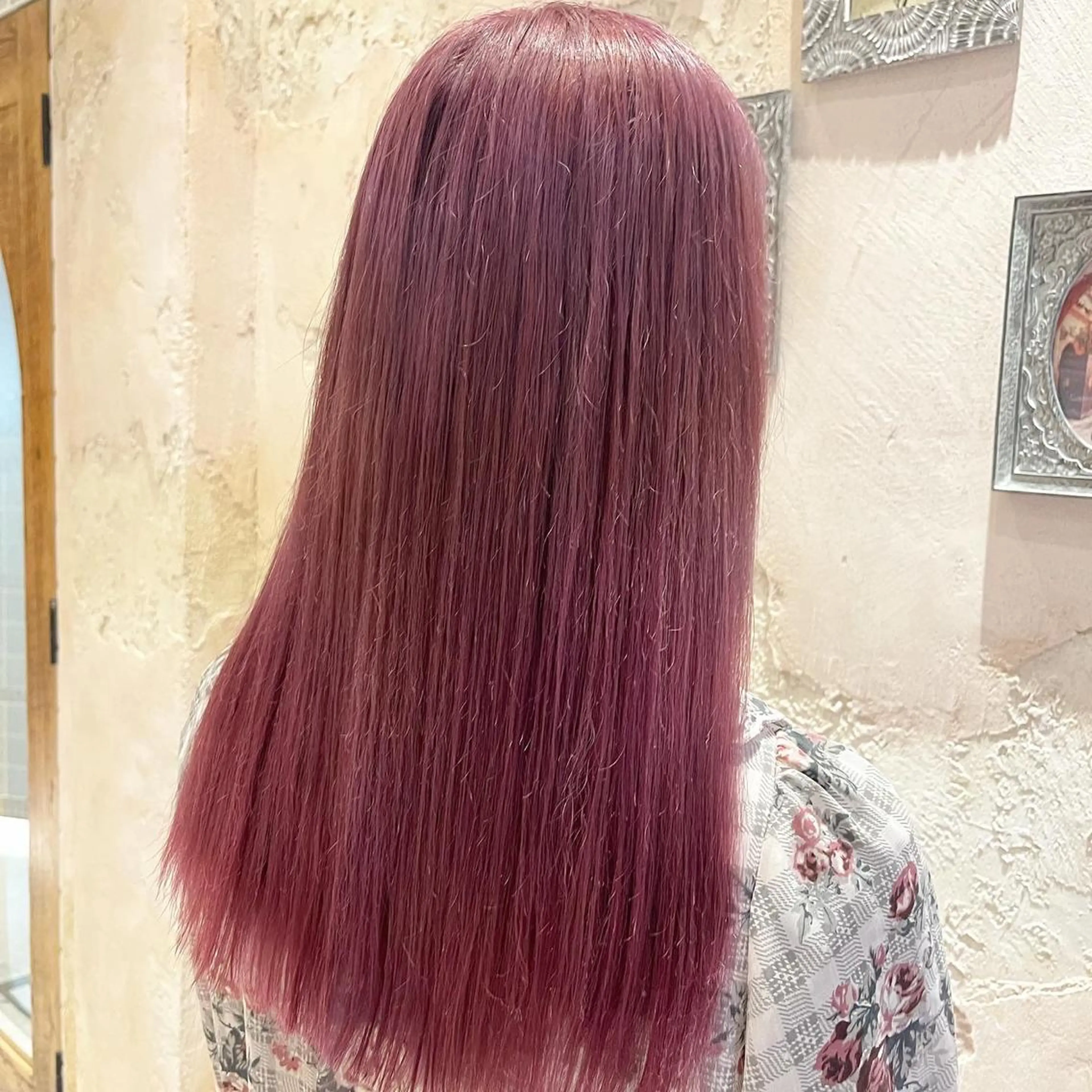 ロング 顔まわりレイヤー 顔周りカット 髪質改善 韓国風ヘア レイヤーカット 川井麻由🎀アイドル 量産🎀ピンクカラーのヘアスタイル