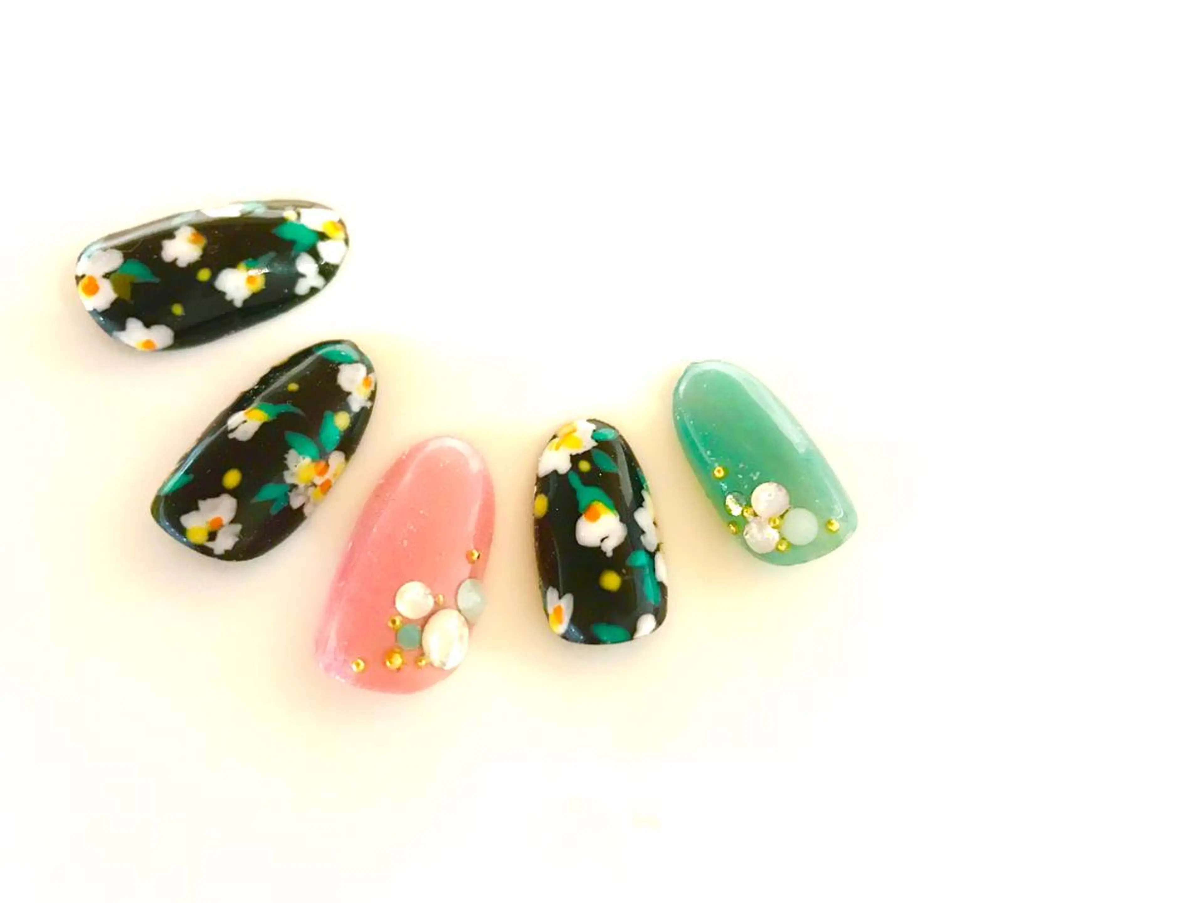 ネイル アートネイル Re Pearl～コーディネートサロン～ 市駅前店所属・NARUMI HYODOのネイルデザイン