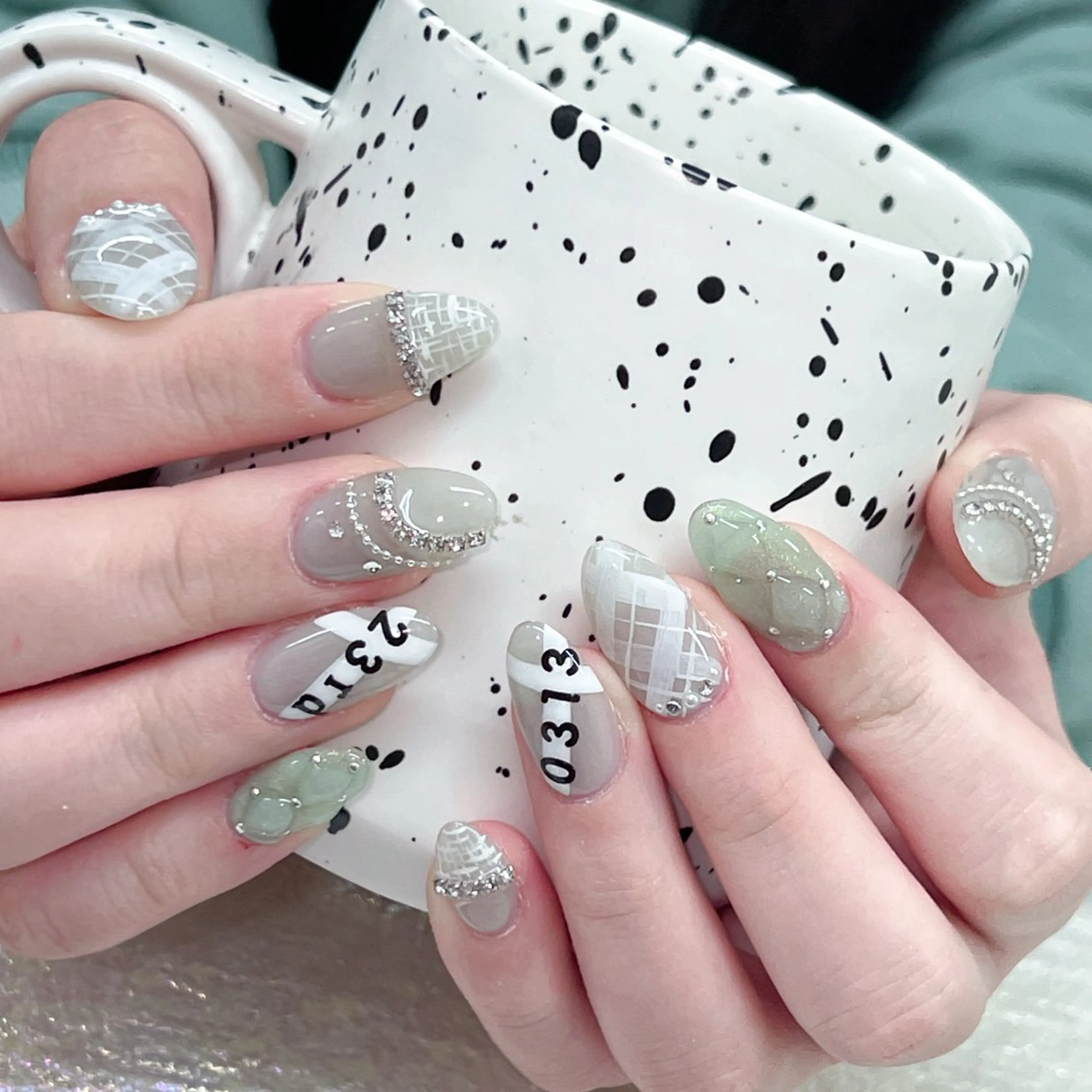 ネイル オーロラネイル フットネイル フレンチネイル ジェルネイル 氷ネイル・うるうるネイル 長いだし/スカルプ/ パラシェルN.oneのネイルデザイン