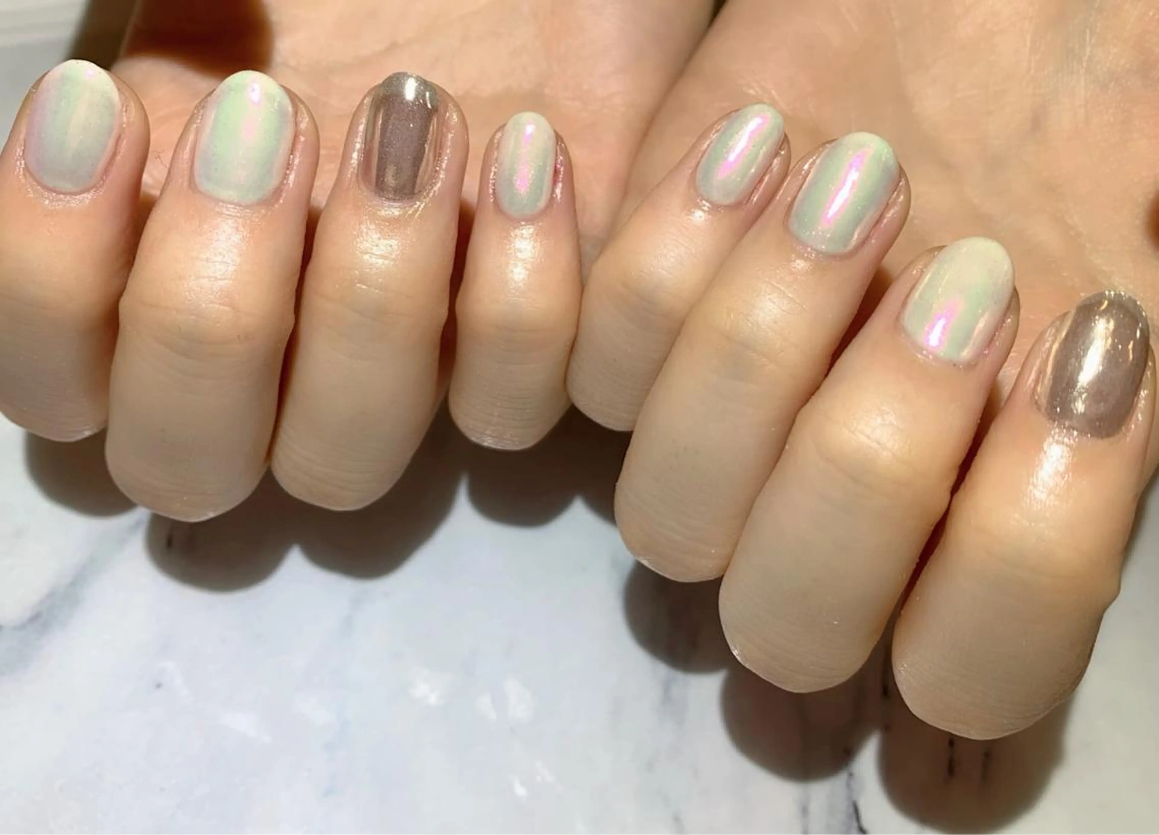 ネイル オーロラネイル ミラーネイル Lino+ ネイル&よもぎ蒸しのネイルデザイン