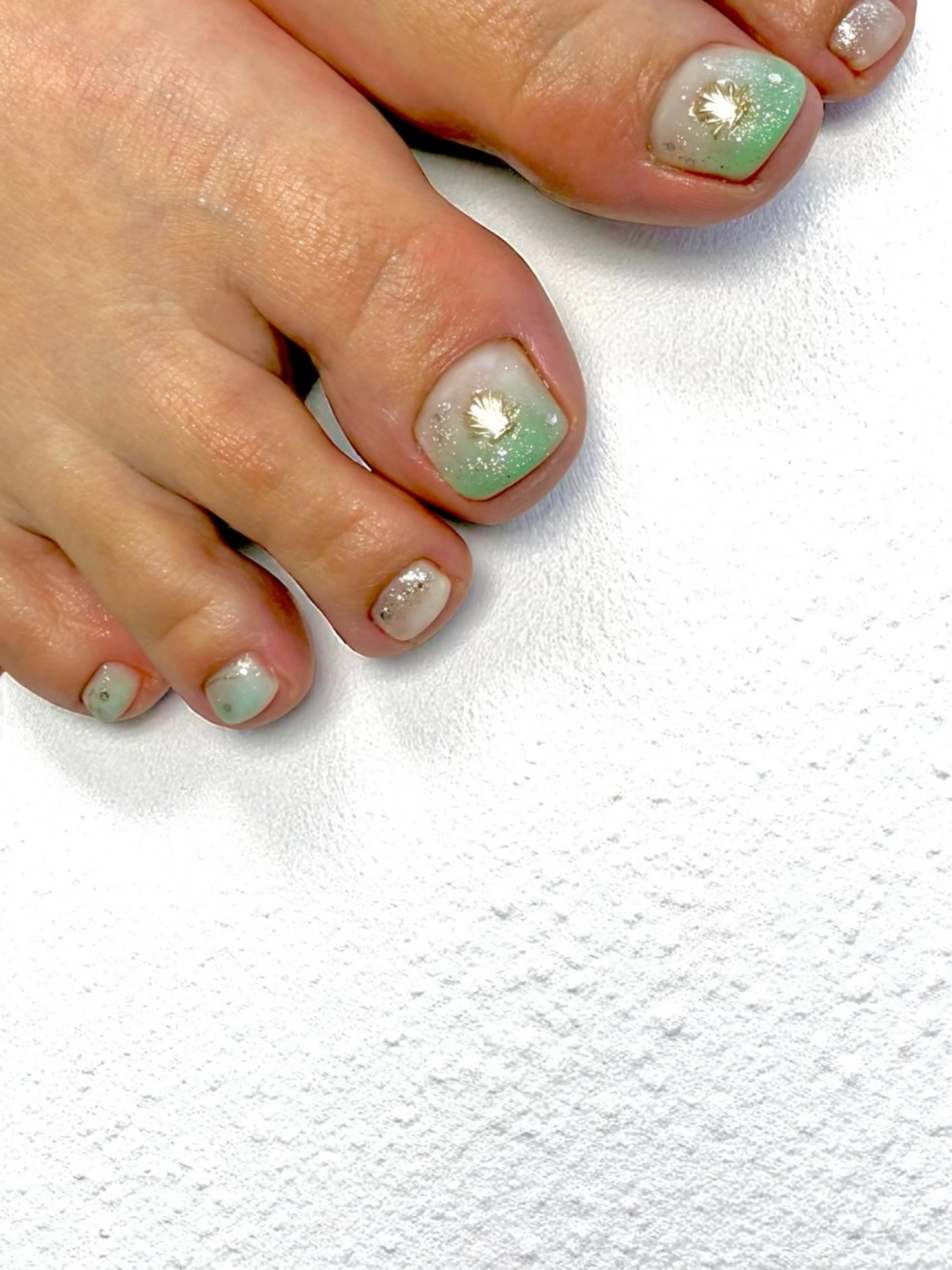 ネイル フットネイル nail salon　Natural Cure所属・平井 彩香のネイルデザイン