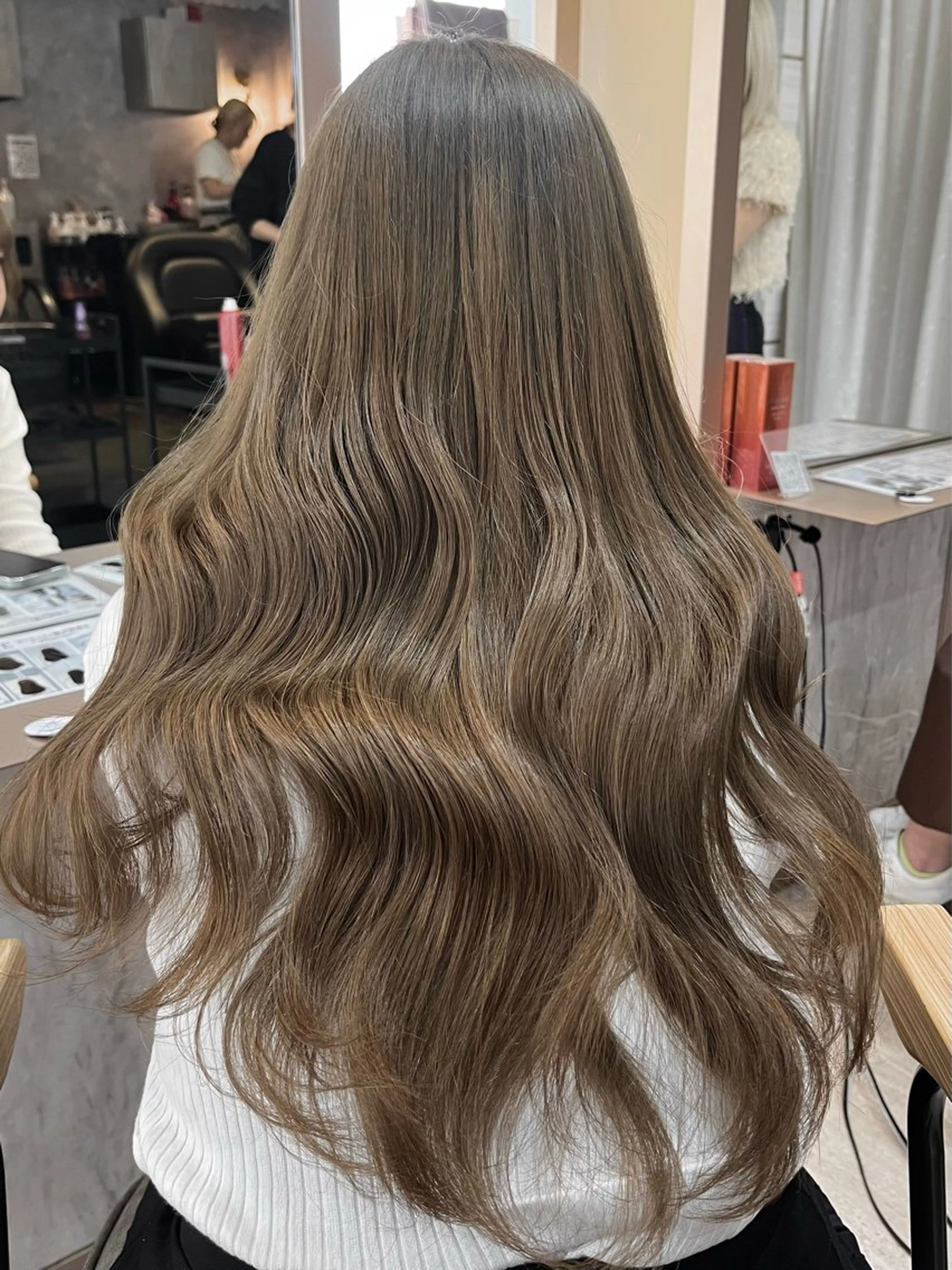 ロング カラー ベージュカラー ブリーチ ミルクティーベージュ ヘアカラー 💙Ami💙 elubylovisのヘアスタイル