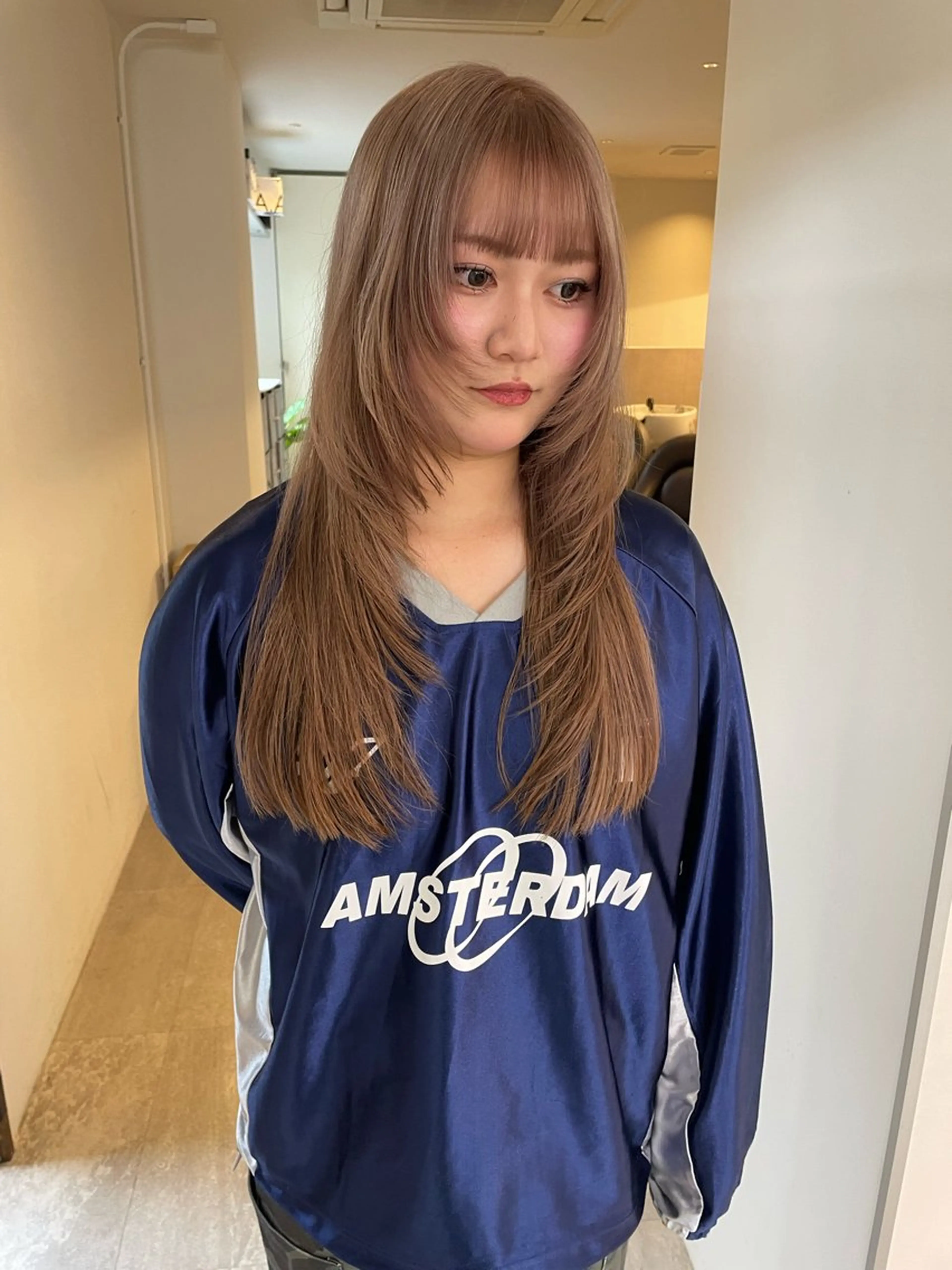ロング カラー ベージュカラー ブリーチ ケアブリーチ ダブルカラー グレージュ カット ヘアカラー トリートメント MIU/ルーツカラー ボブ/顔周りレイヤーのヘアスタイル
