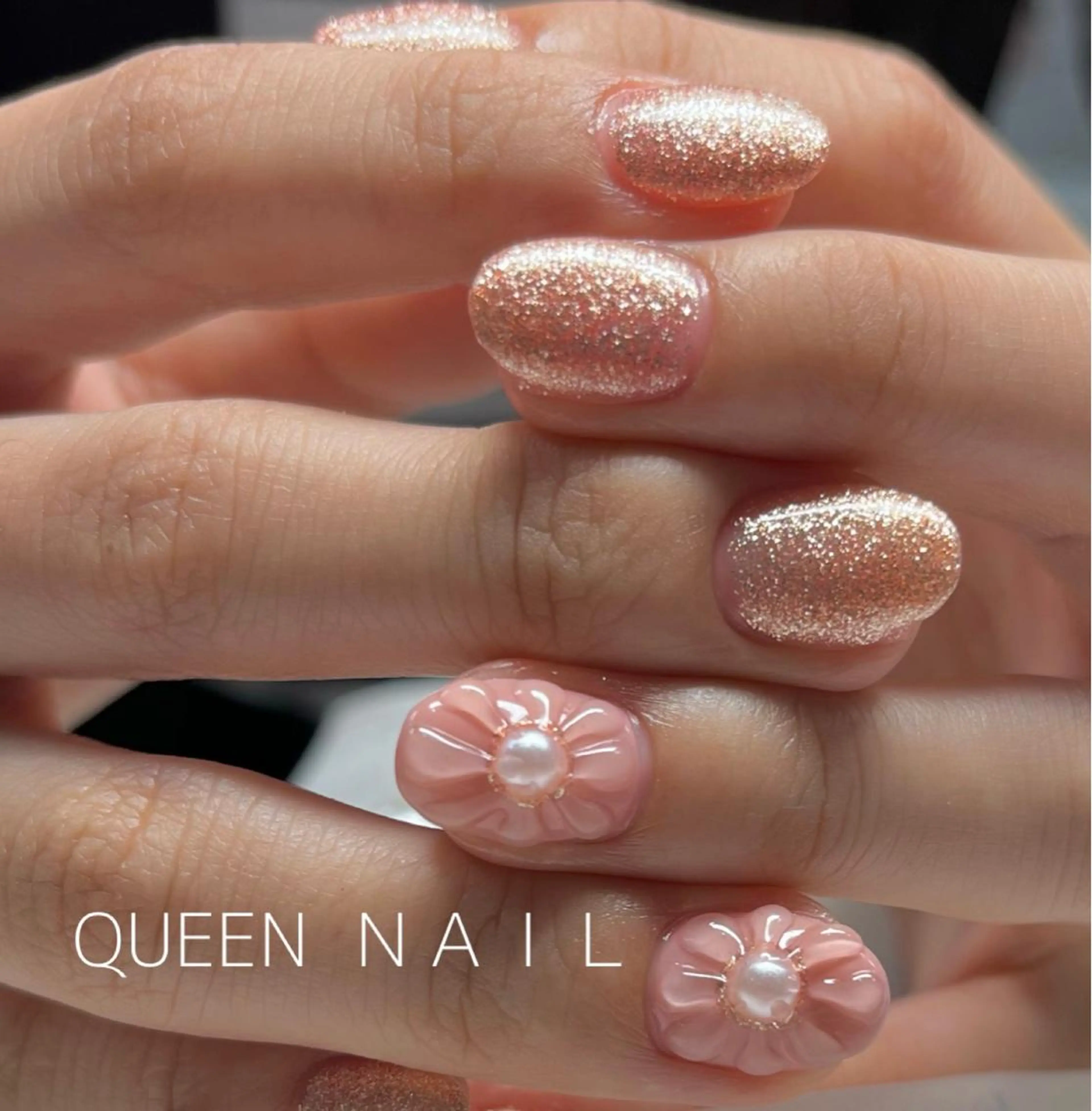 ショート カラー ネイル 韓国風ヘア キラキラネイル 韓国ネイル オフィスネイル シンプルネイル Queen nail所属・QUEEN ＮＡＩＬのネイルデザイン
