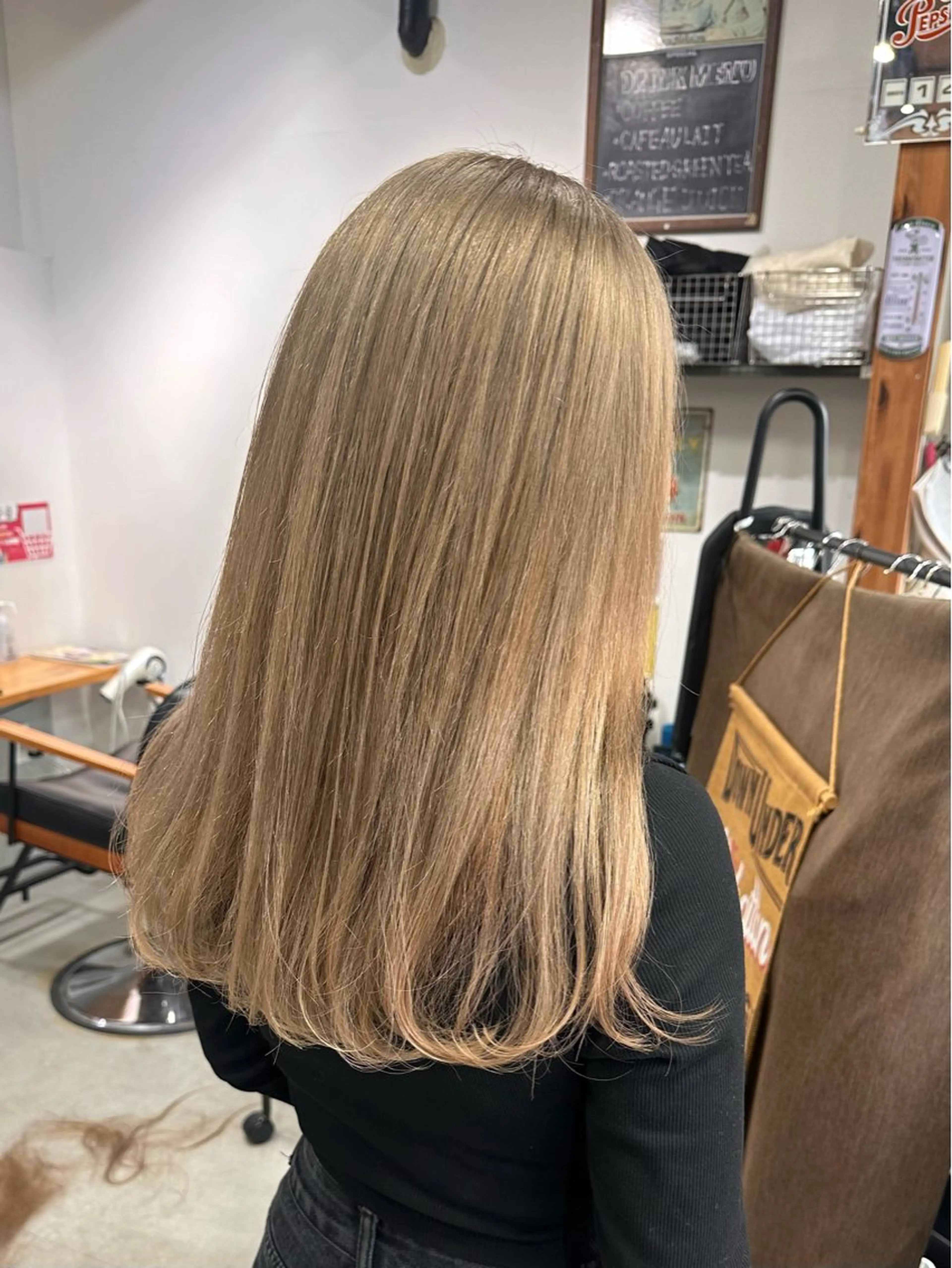 セミロング カラー ヘアカラー トリートメント まろやかなベージュ 小池春樹のヘアスタイル