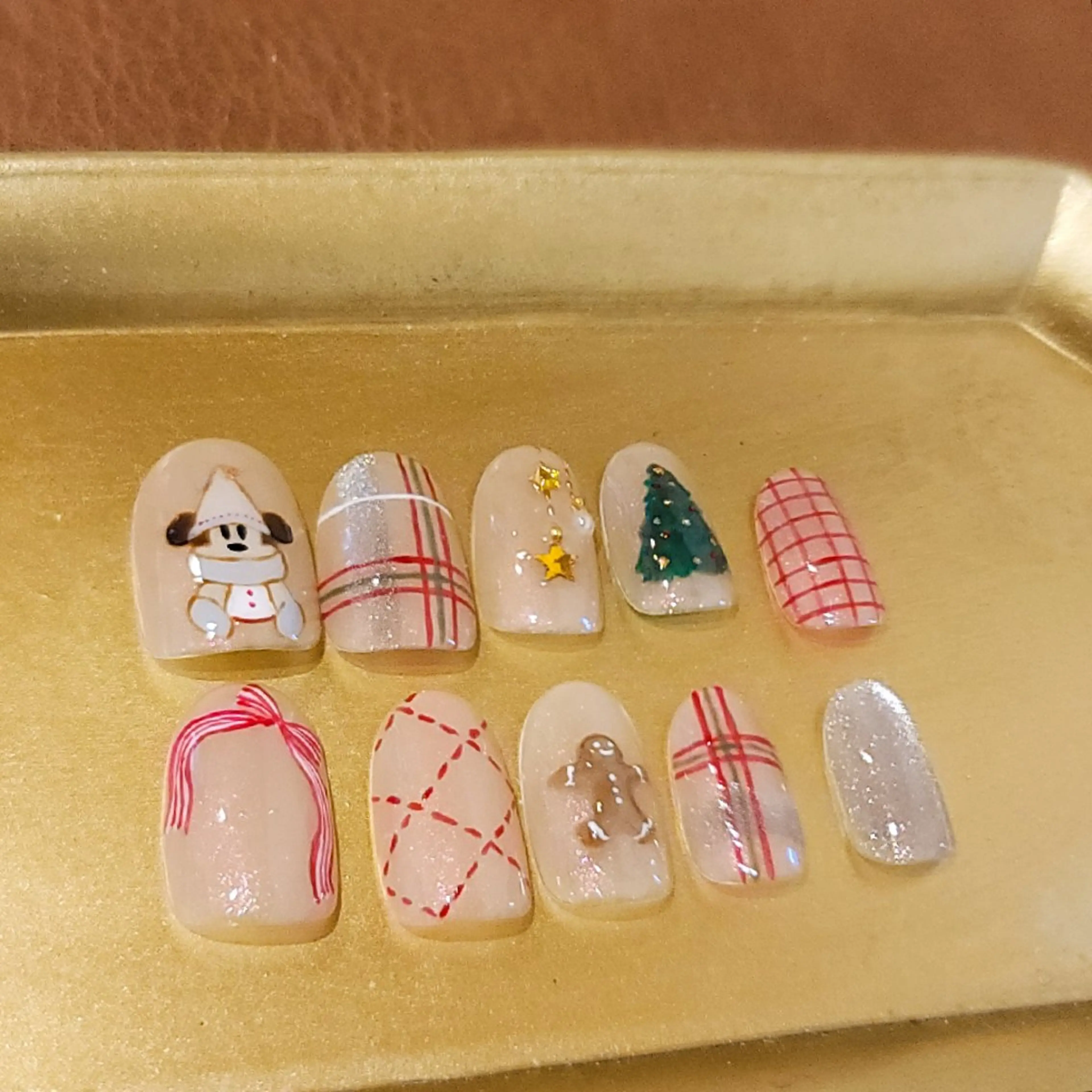 ネイル 冬ネイル クリスマス ハンドネイル 🌲🌳🚪iiit o🌲🌳🌲のネイルデザイン