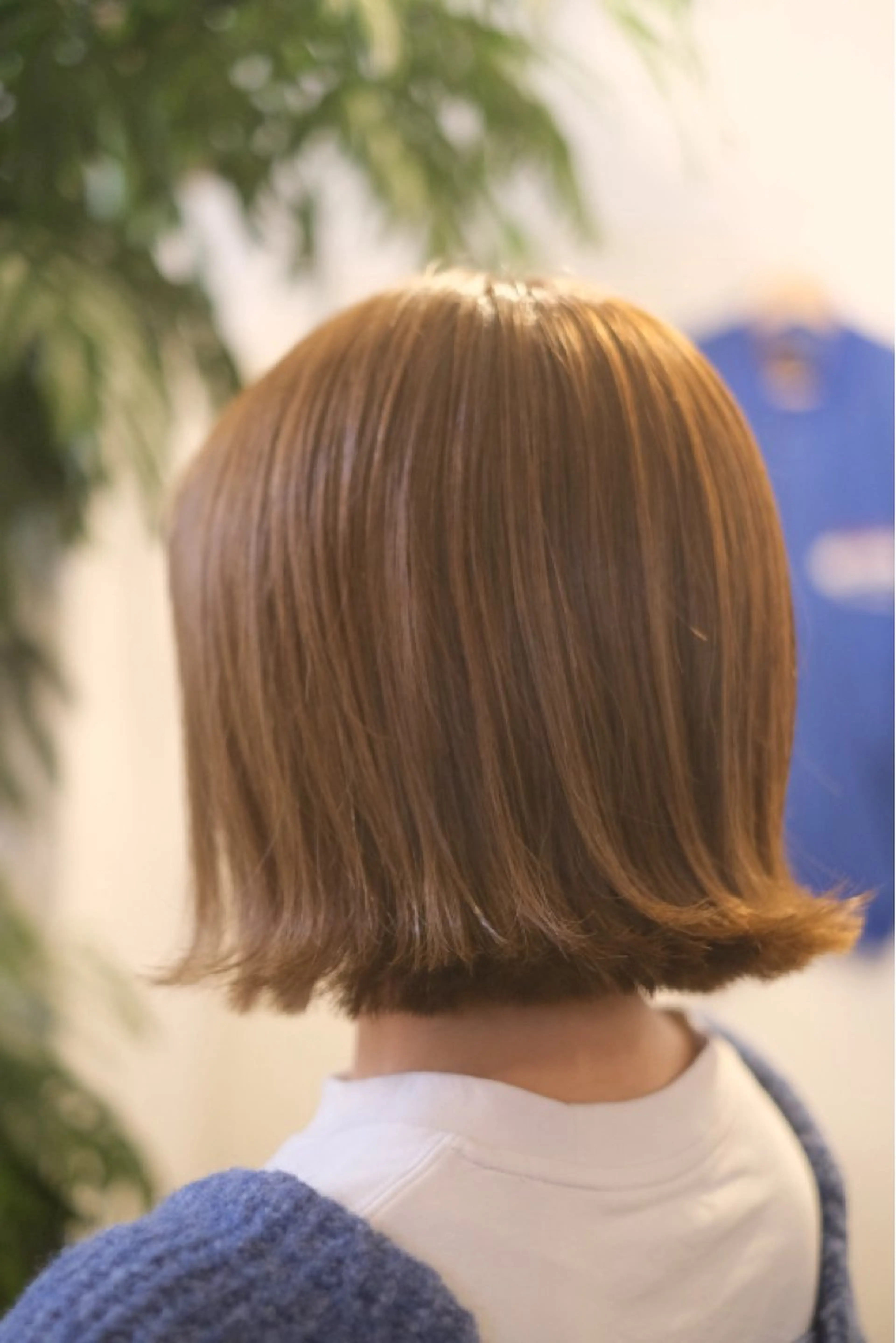 ミディアム カラー 透明感カラー ボブ 外ハネヘア カット ヘアカラー GENE CUTCLUB所属・岩村 夏姫のヘアスタイル
