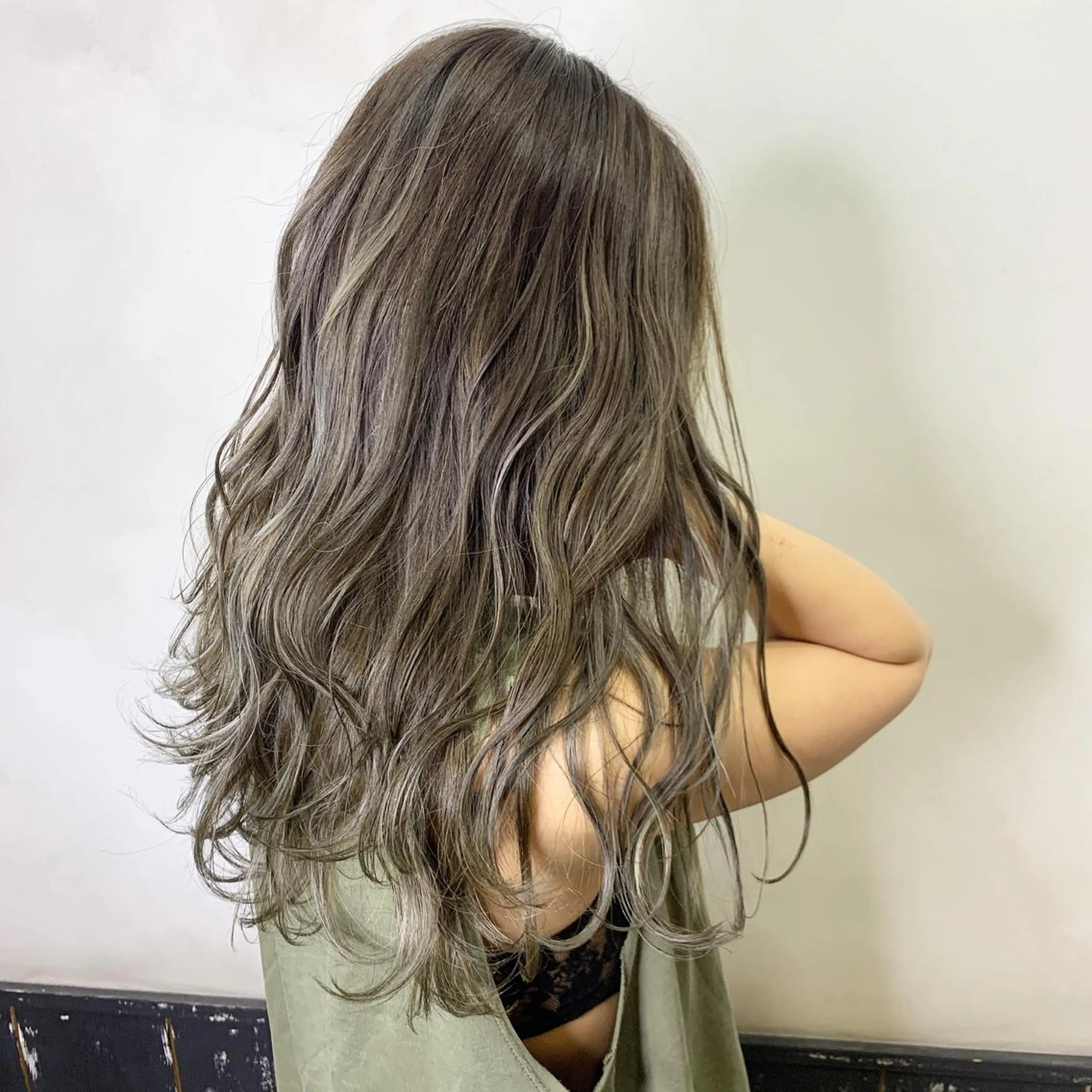 セミロング カラー ヘアアレンジ ハイライトカラー イルミナカラー ハイライト カット ヘアカラー トリートメント AUBE HAIRazul吉祥寺所属・髪質改善✨幹細胞✨ ウルツヤ🌈清水　祥のヘアスタイル
