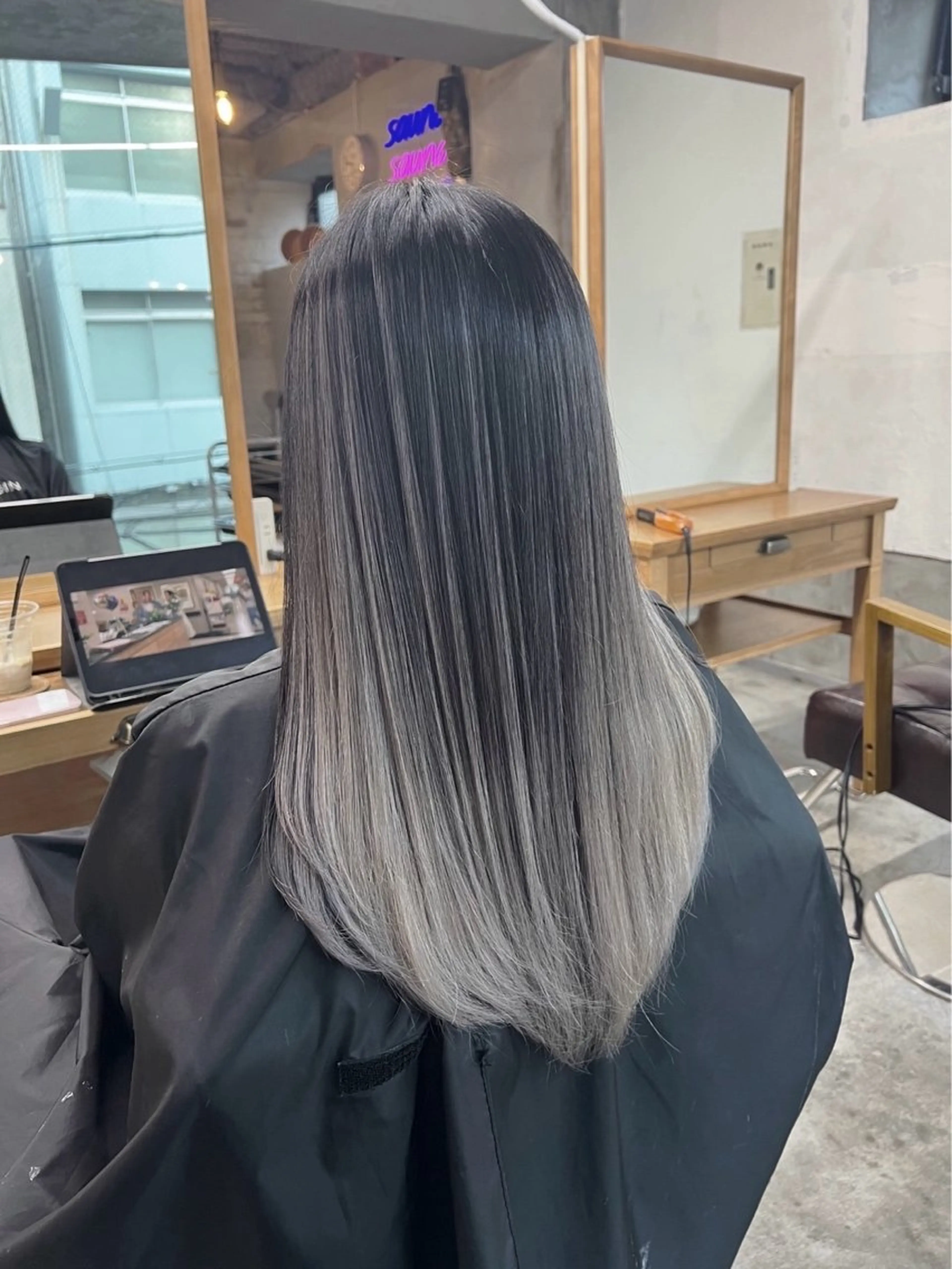 セミロング カラー バレイヤージュ レイヤーカット ヘアカラー トリートメント ROBIN所属・指名数No.1 /NAOYAのヘアスタイル