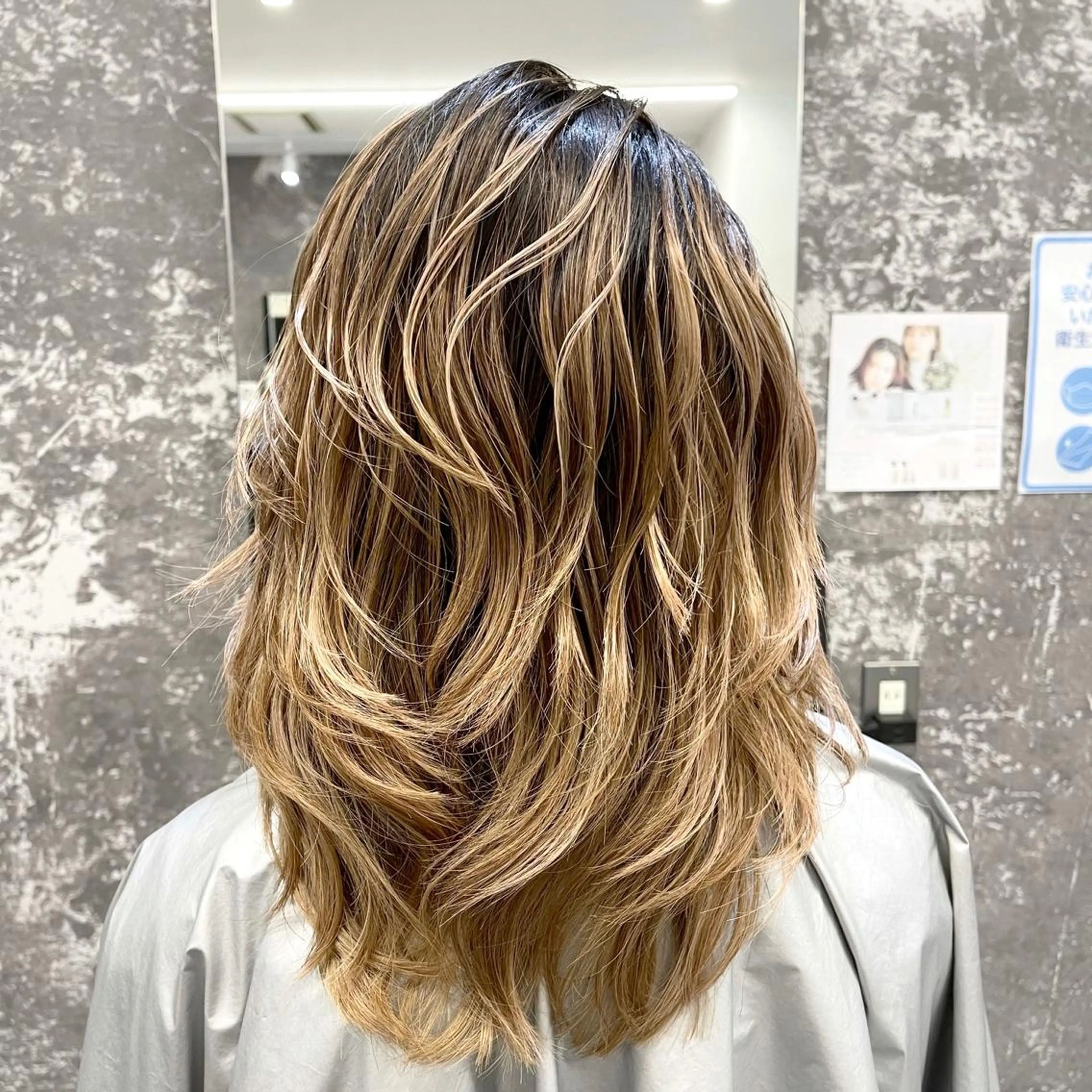 ミディアム カラー ヘアアレンジ バレイヤージュ デザインカラー ハイライトカラー 外国人風カラー ハイライト アンドウ ユウ/ レイヤーカット/韓国のヘアスタイル