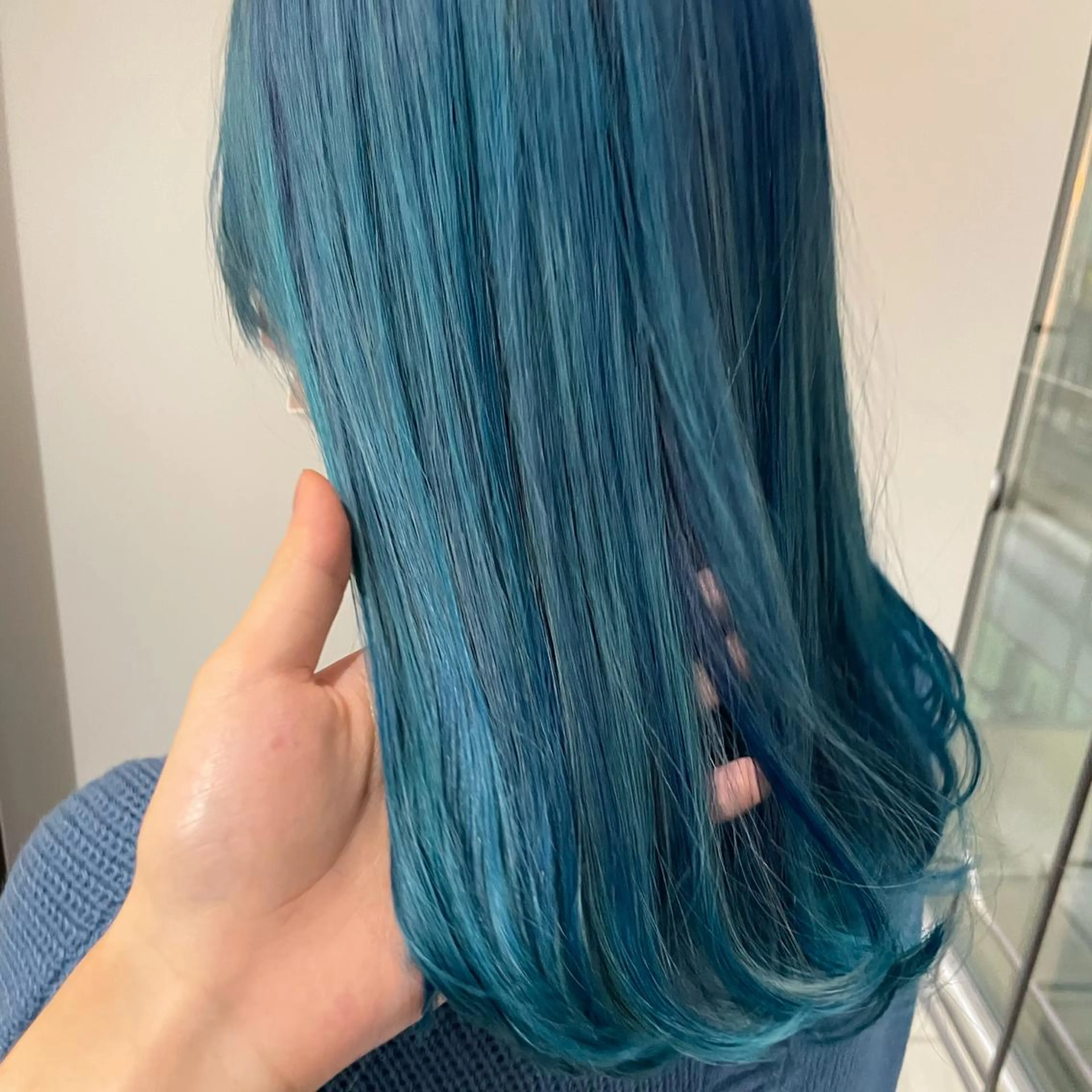 ミディアム カラー ブルーカラー 岩戸 新のヘアスタイル