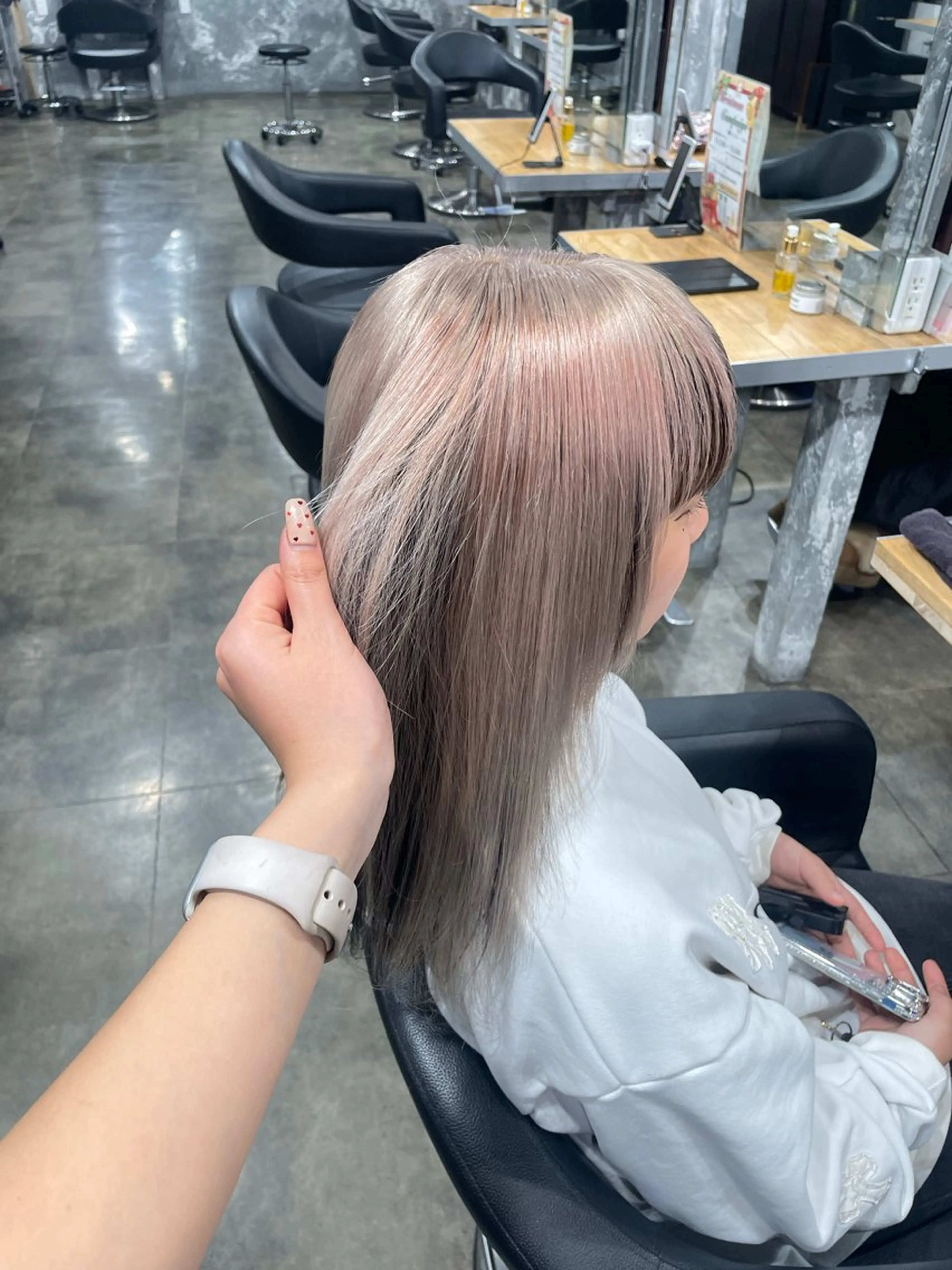 セミロング カラー ヘアカラー ハイトーン 横浜💞ミオのヘアスタイル