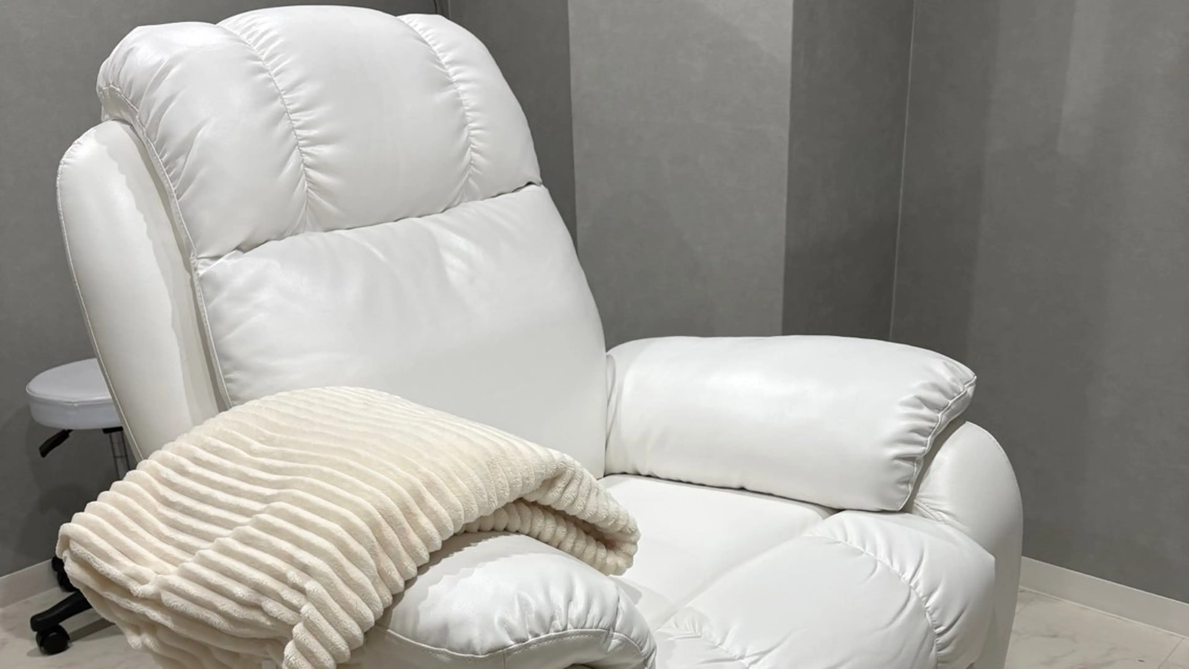 メンズ アイブロウ リラク 韓国肌管理BEAUTY-SALON Teena【ティーナ】ララピール/毛穴/脱毛所属・hiyori 心斎橋眉毛サロンのエステ・リラクイメージ