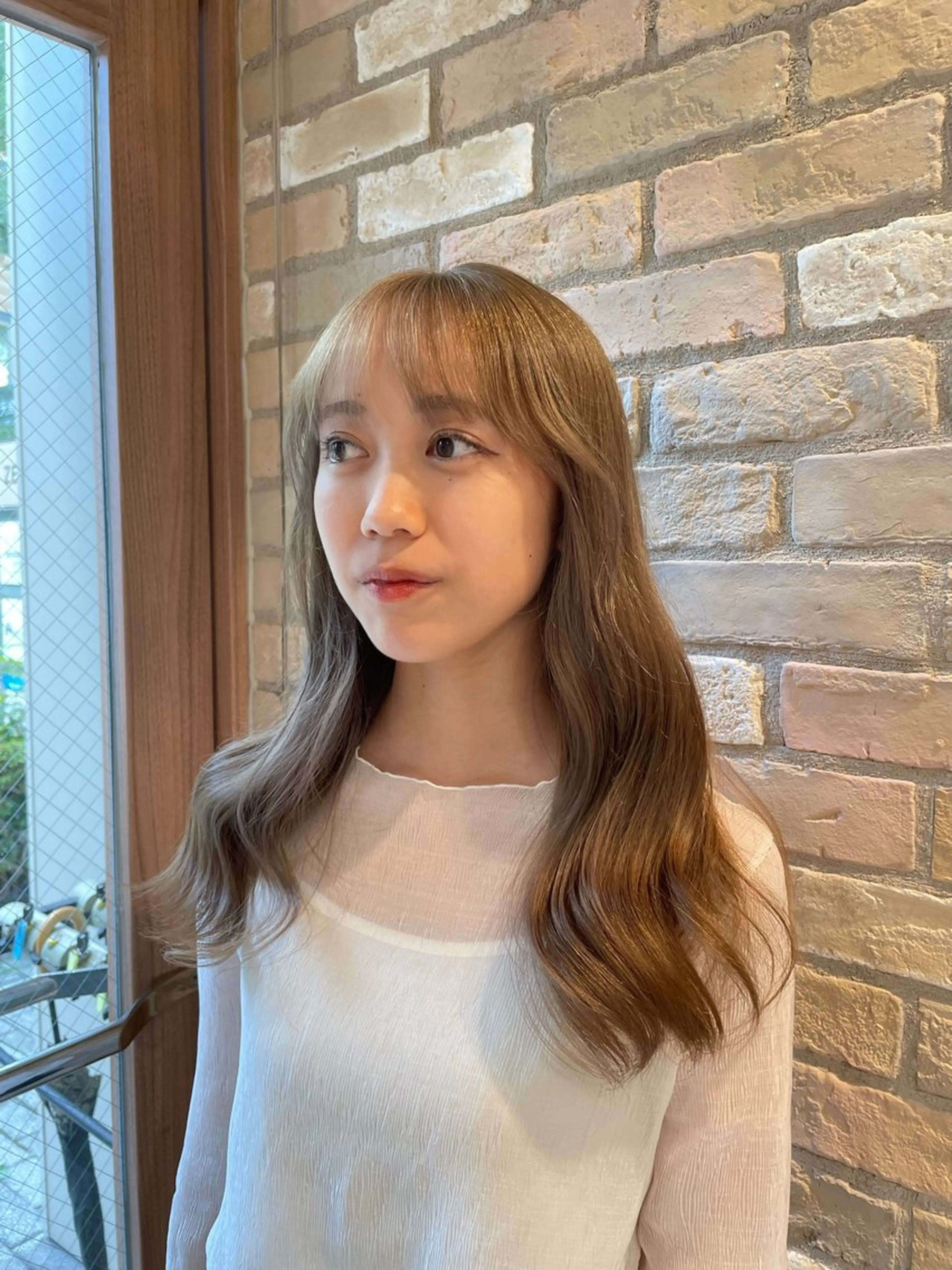 セミロング カラー ヘアカラー 🌟暖色系ハイトーン 🌟AIのヘアスタイル