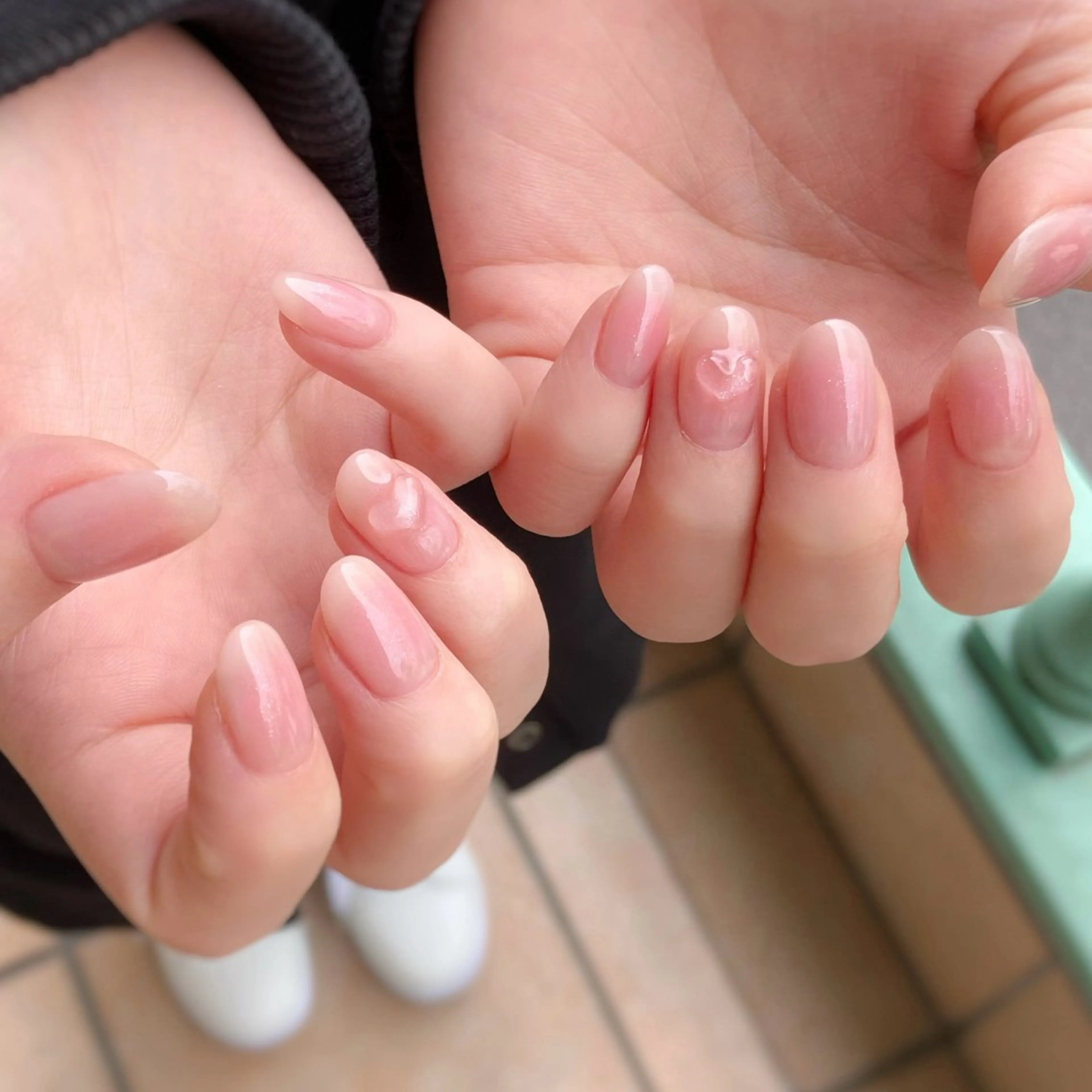 ネイル アートネイル チークネイル ハート ぷっくりネイル nail salon neige所属・ジェムネイル Risa.のネイルデザイン