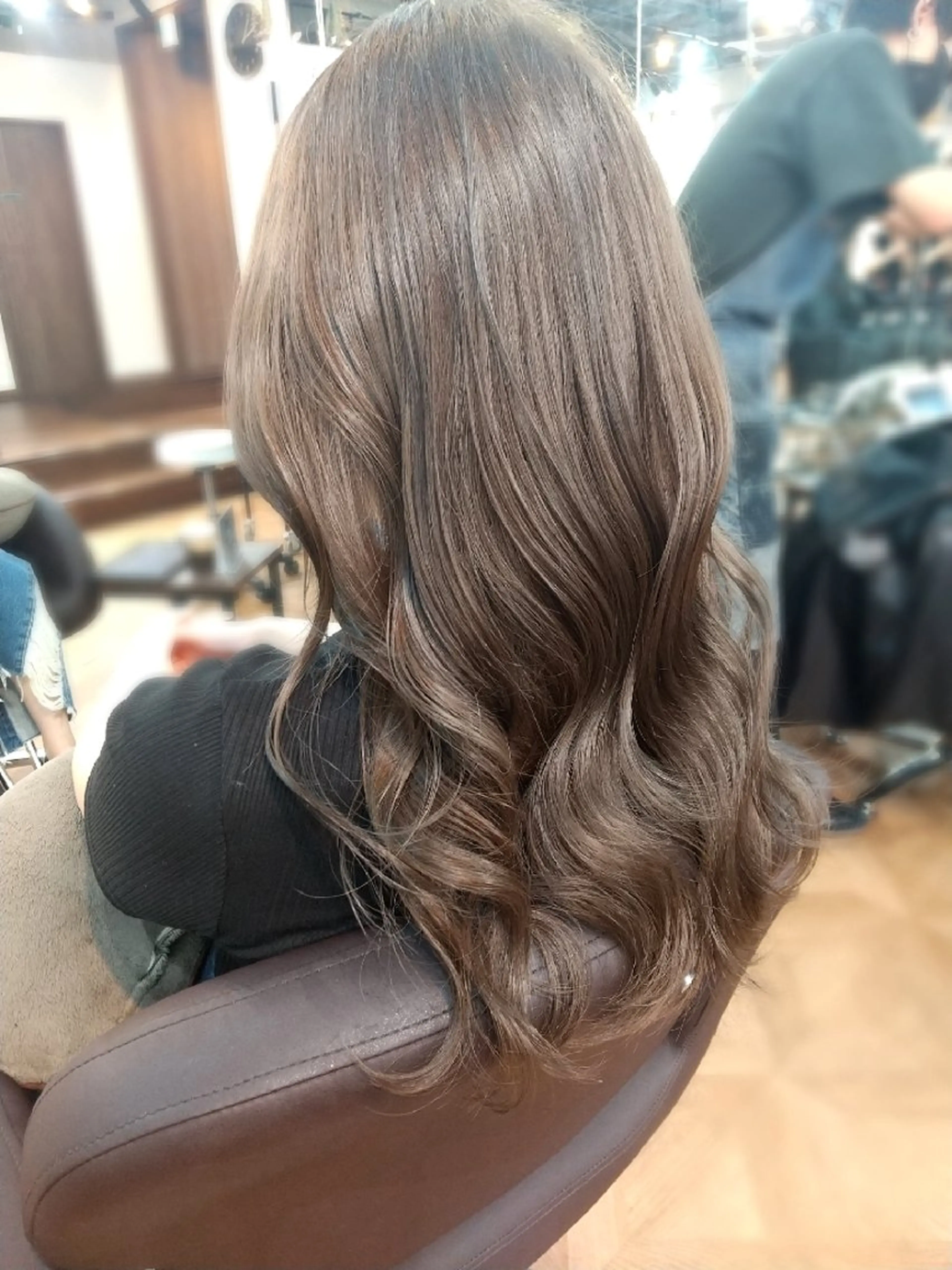 カラー ロング 透明感カラー グレージュ 久村 奈菜のヘアスタイル