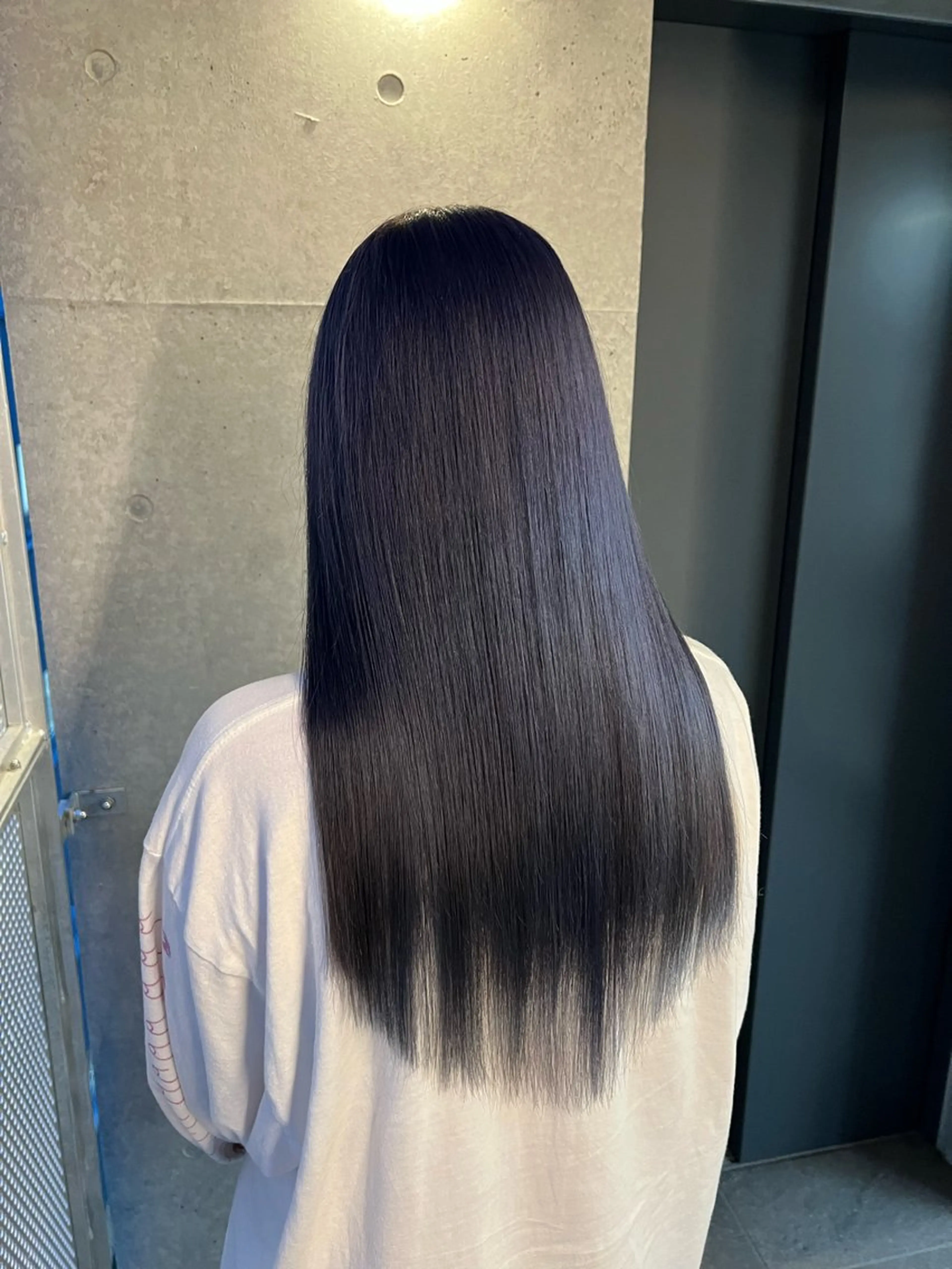 ロング カラー ベージュカラー ブリーチ ブルーカラー ブルージュ グレージュ ヘアカラー ＤＥＳＴ所属・吉野 瑳桜のヘアスタイル