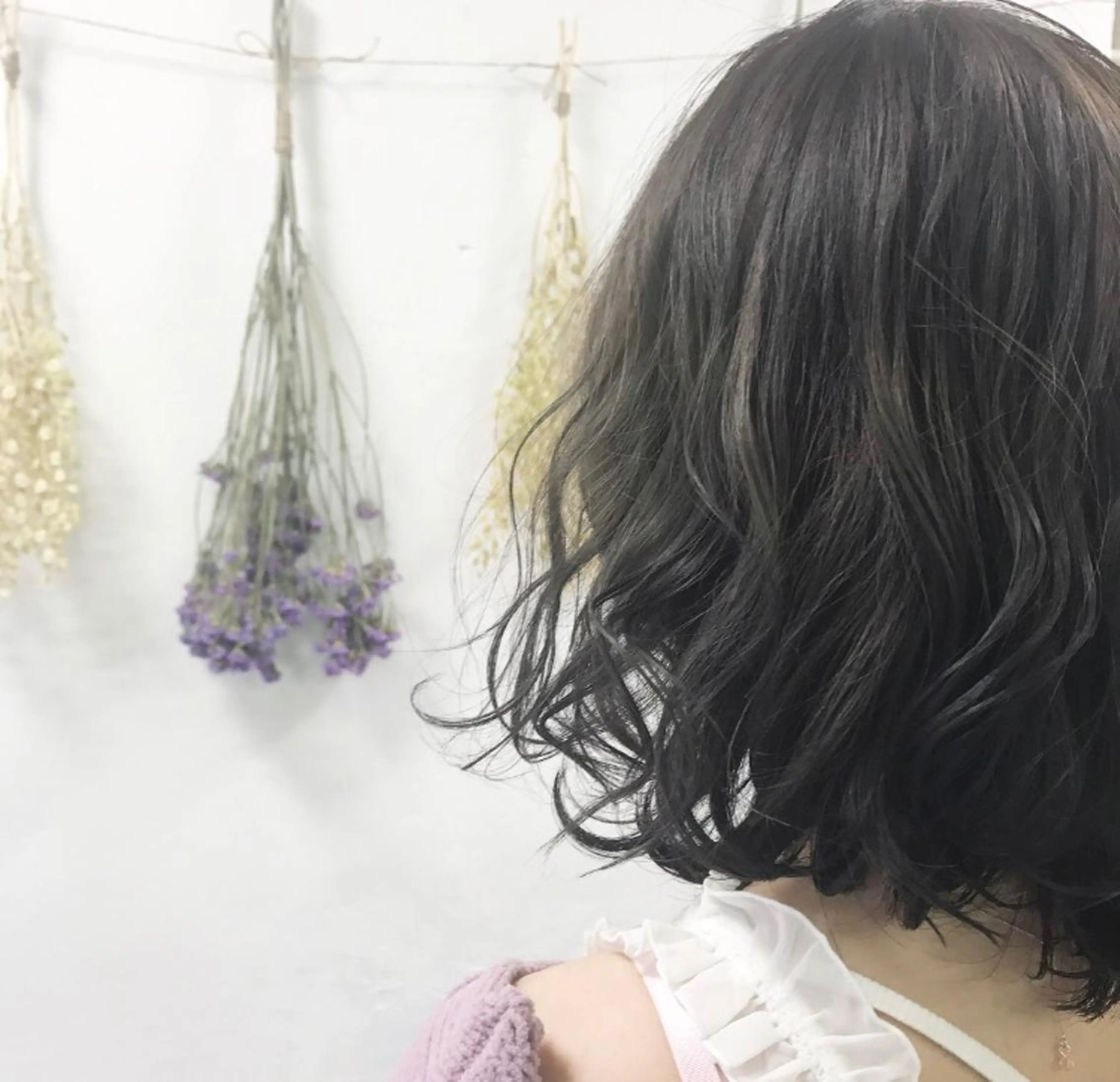 ミディアム カラー パーマ ブリーチ 透明感カラー グレージュ 韓国ヘア🇰🇷/ レイヤーカット✂︎のヘアスタイル
