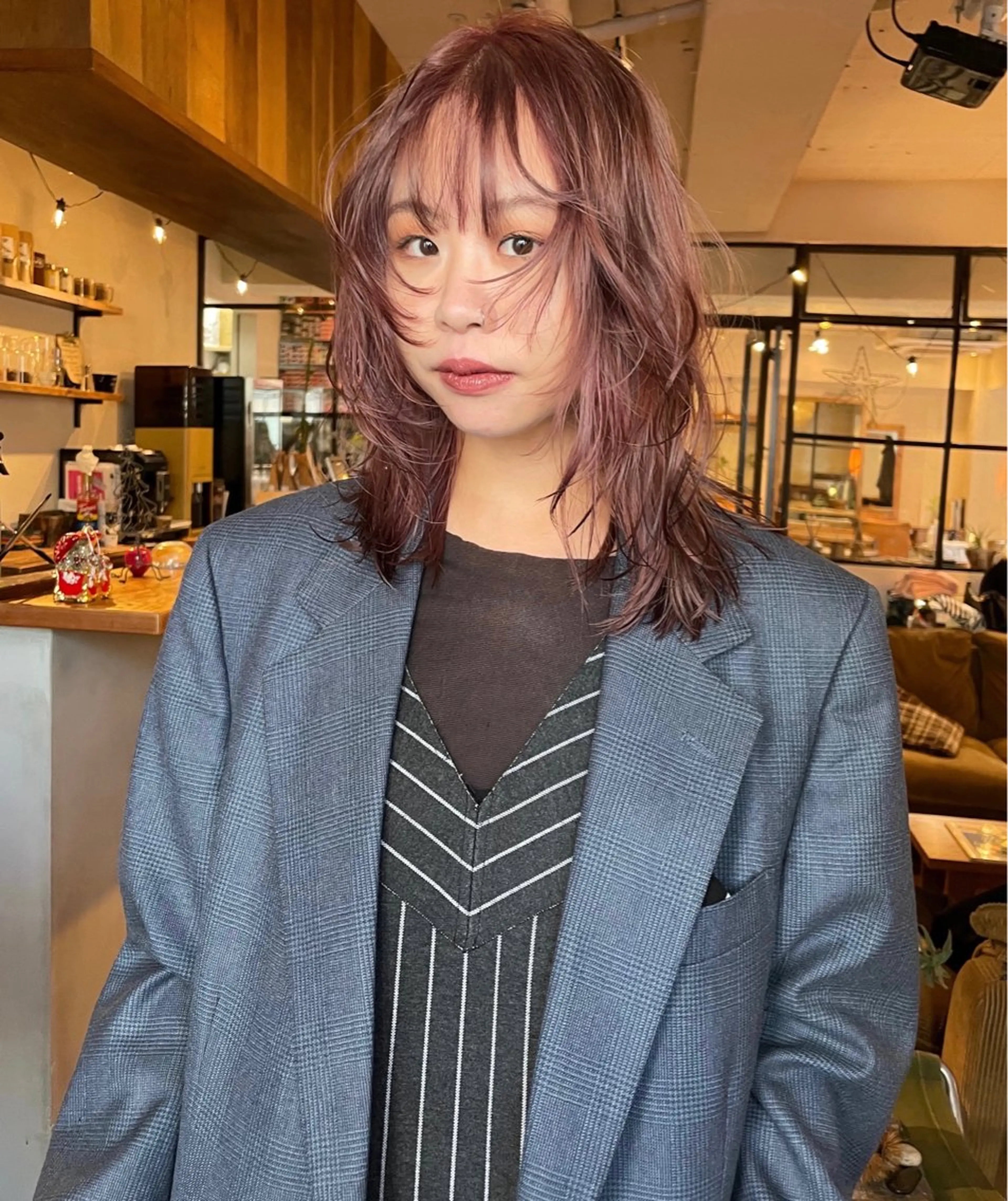 ミディアム カラー カット ファッションに 溶け込むstyleのヘアスタイル