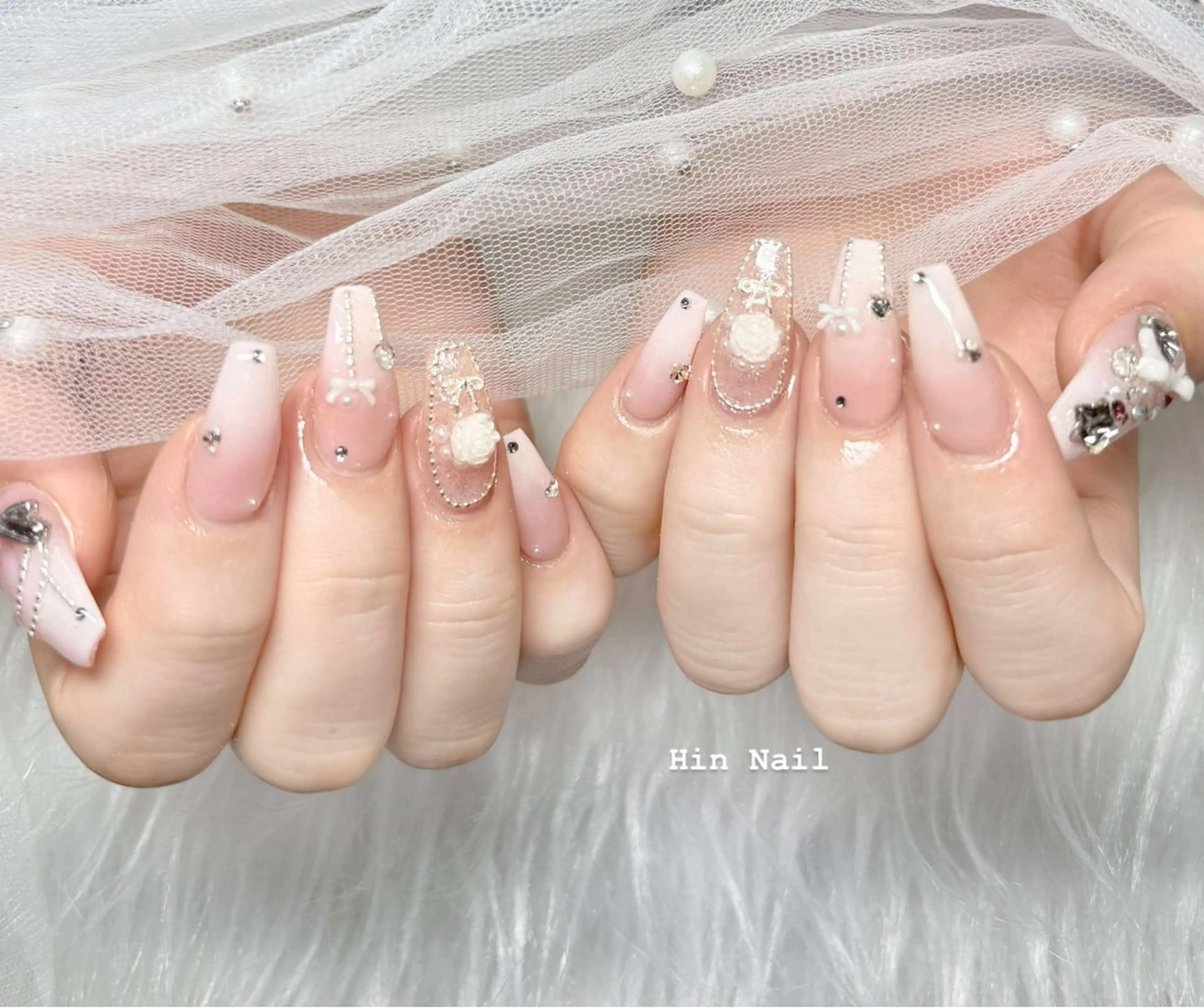 ネイル ボルドー チークネイル フレンチネイル グラデーション キラキラネイル ハンドネイル HIN NAILのネイルデザイン