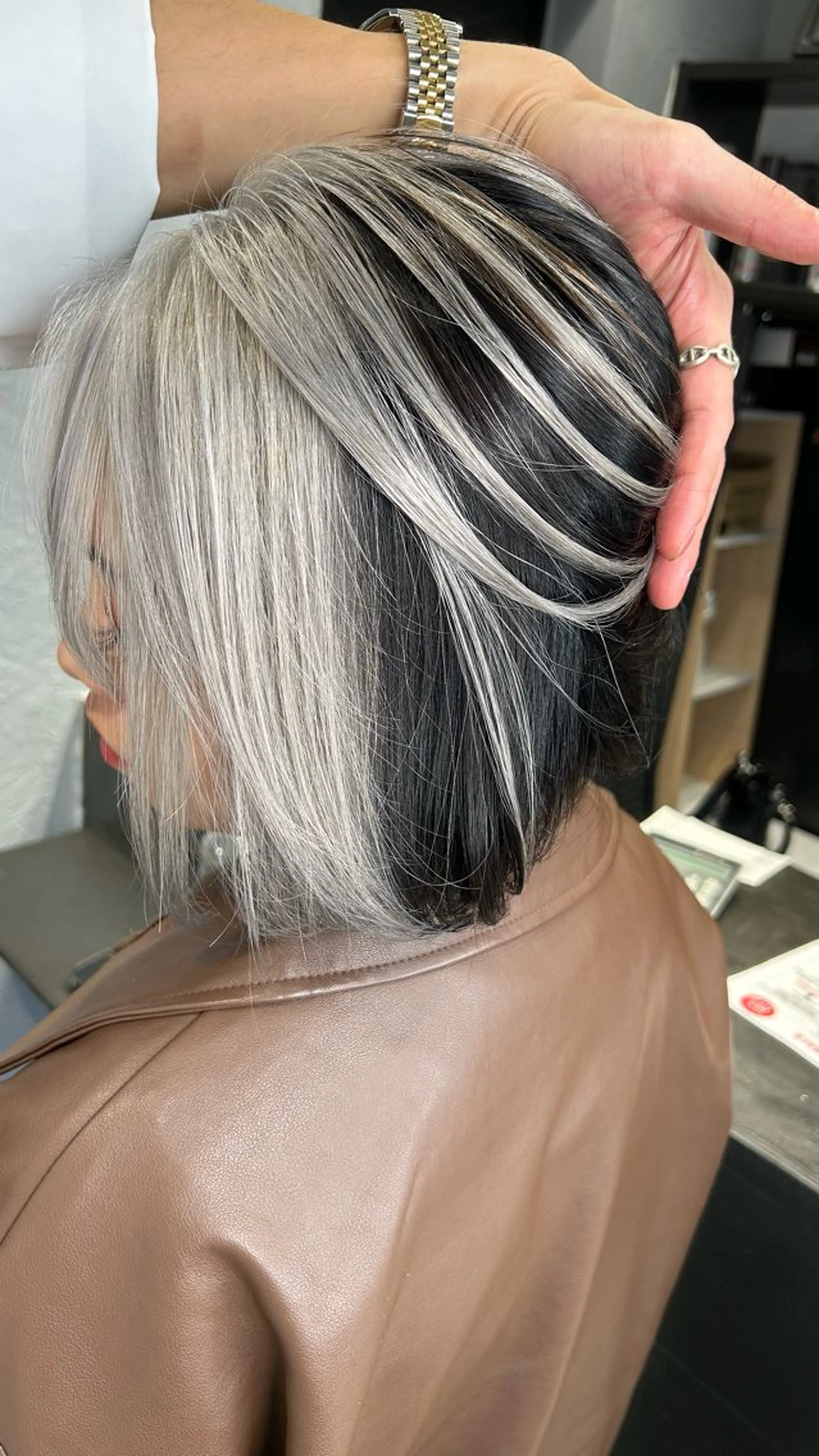 ミディアム カラー ミストバング ブリーチ ダブルカラー  フェイスフレーミング ボブ Giselハヤシ ケンタのヘアスタイル