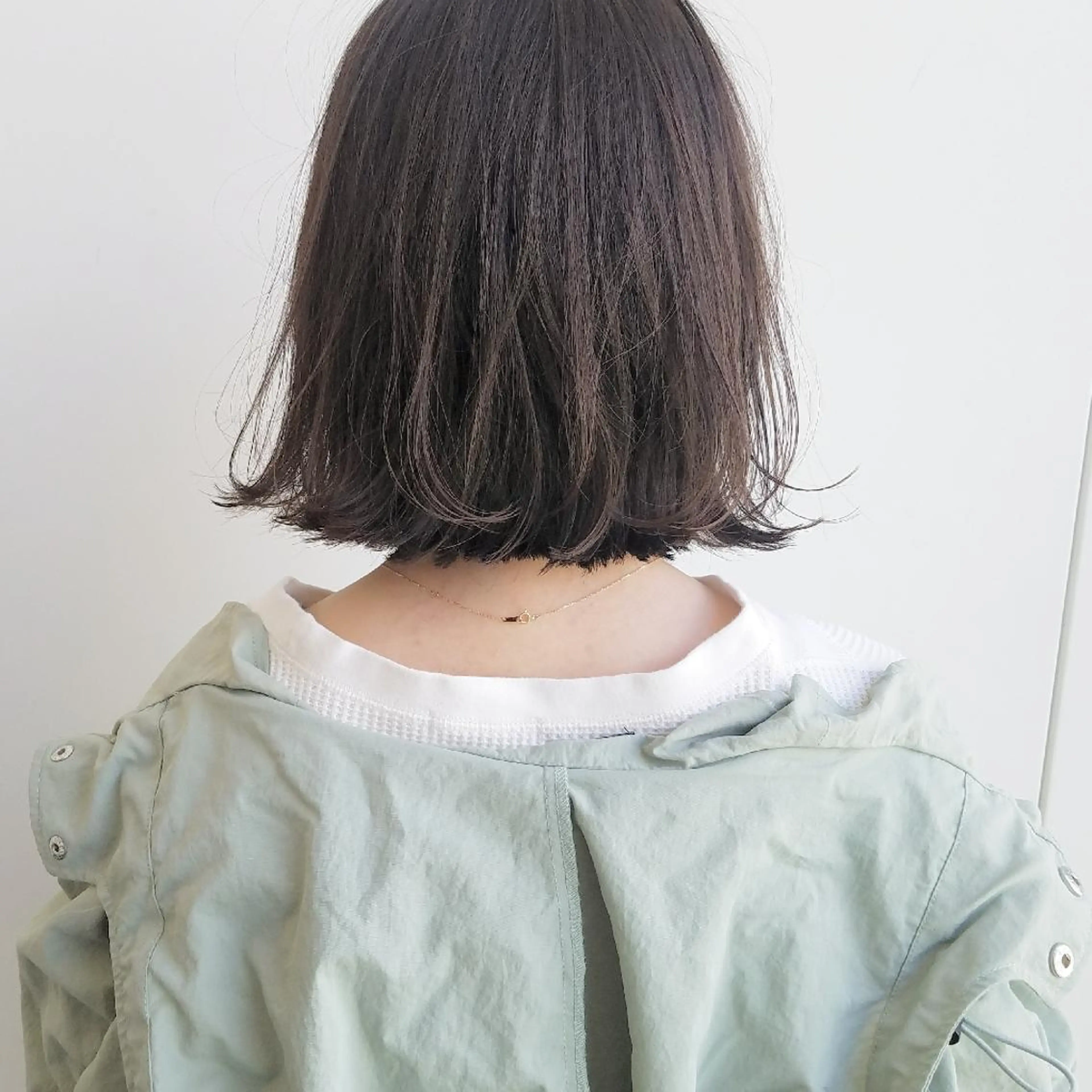 ショート カラー アッシュ ミント ボブ iplus✴ まつげ、眉毛、耳つぼのマツエク・マツパデザイン