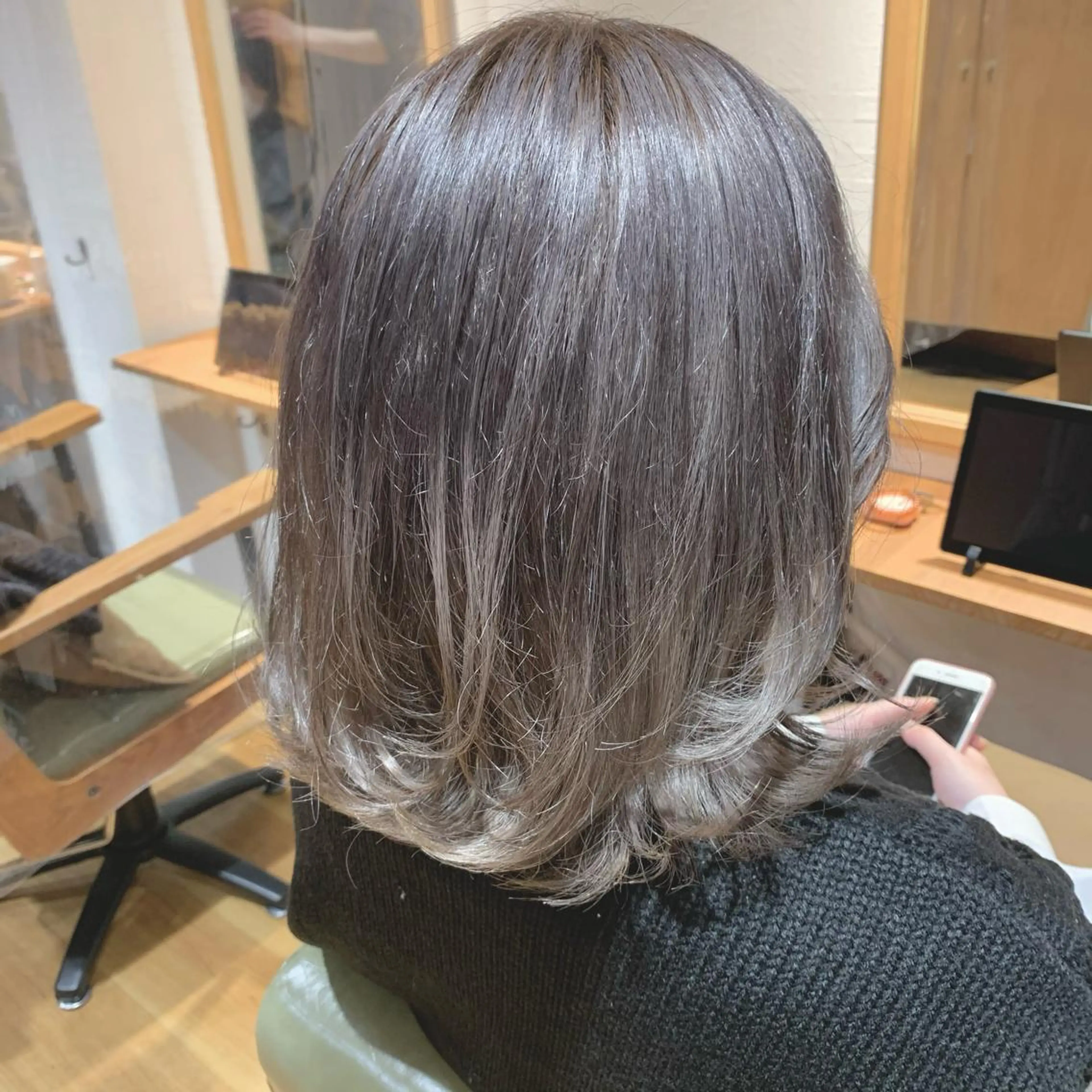 ミディアム カラー ベージュカラー ダブルカラー ミルクティーベージュ ホワイトミルクティーベージュ カット トリートメント traceby8所属・traceby8 小濱彰太のヘアスタイル