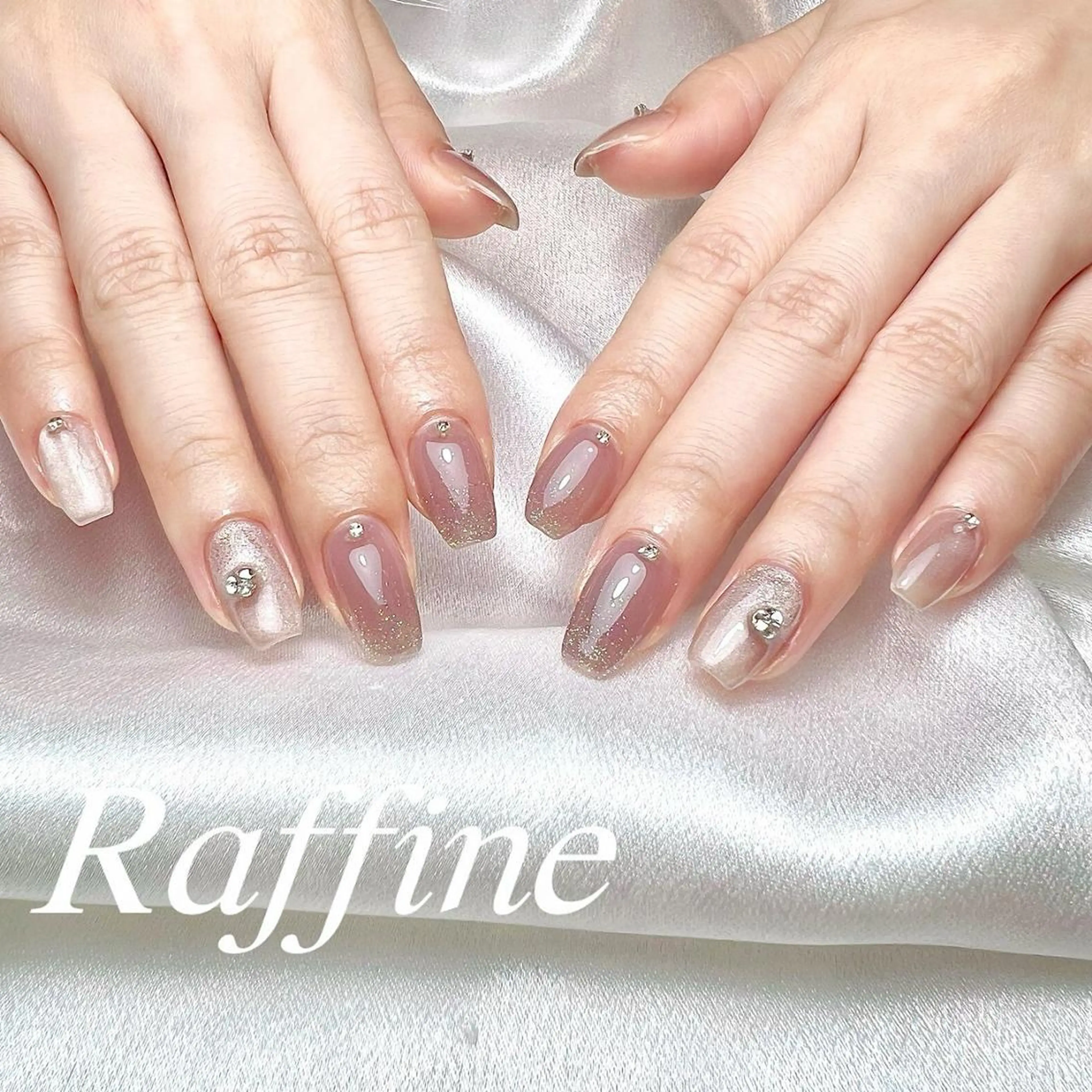 ネイル RAFFINE 月🦋🩵のネイルデザイン