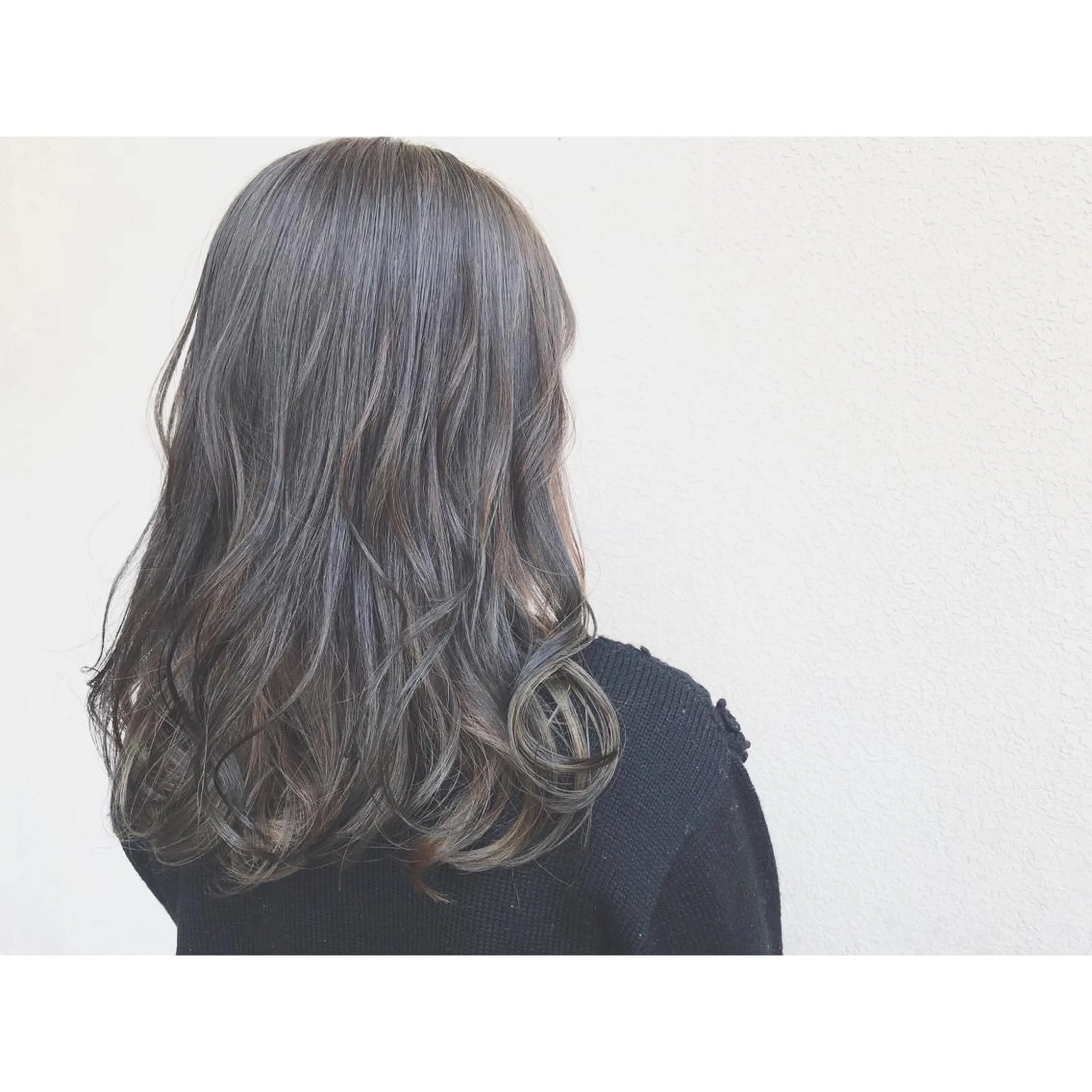 セミロング カラー アッシュ アッシュグレー ハイライトカラー インナーカラー 外国人風カラー なかにし まゆみのヘアスタイル